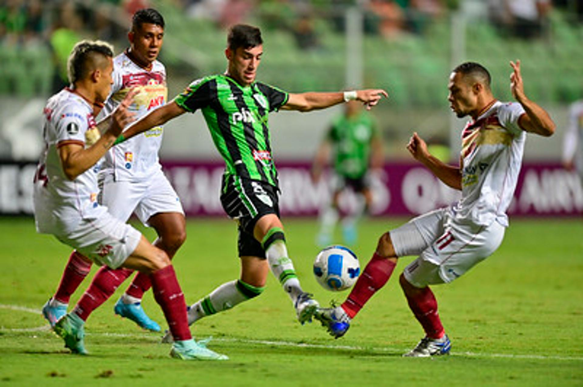 No primeiro turno, jogando no Independência, o América-MG foi derrotado por 3 a 2