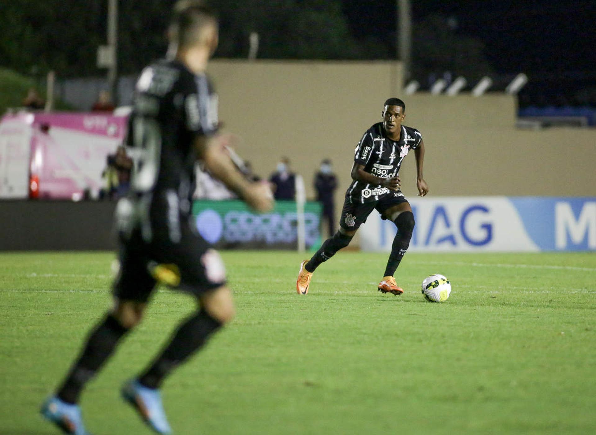 Portuguesa-RJ x Corinthians - Robert Renan