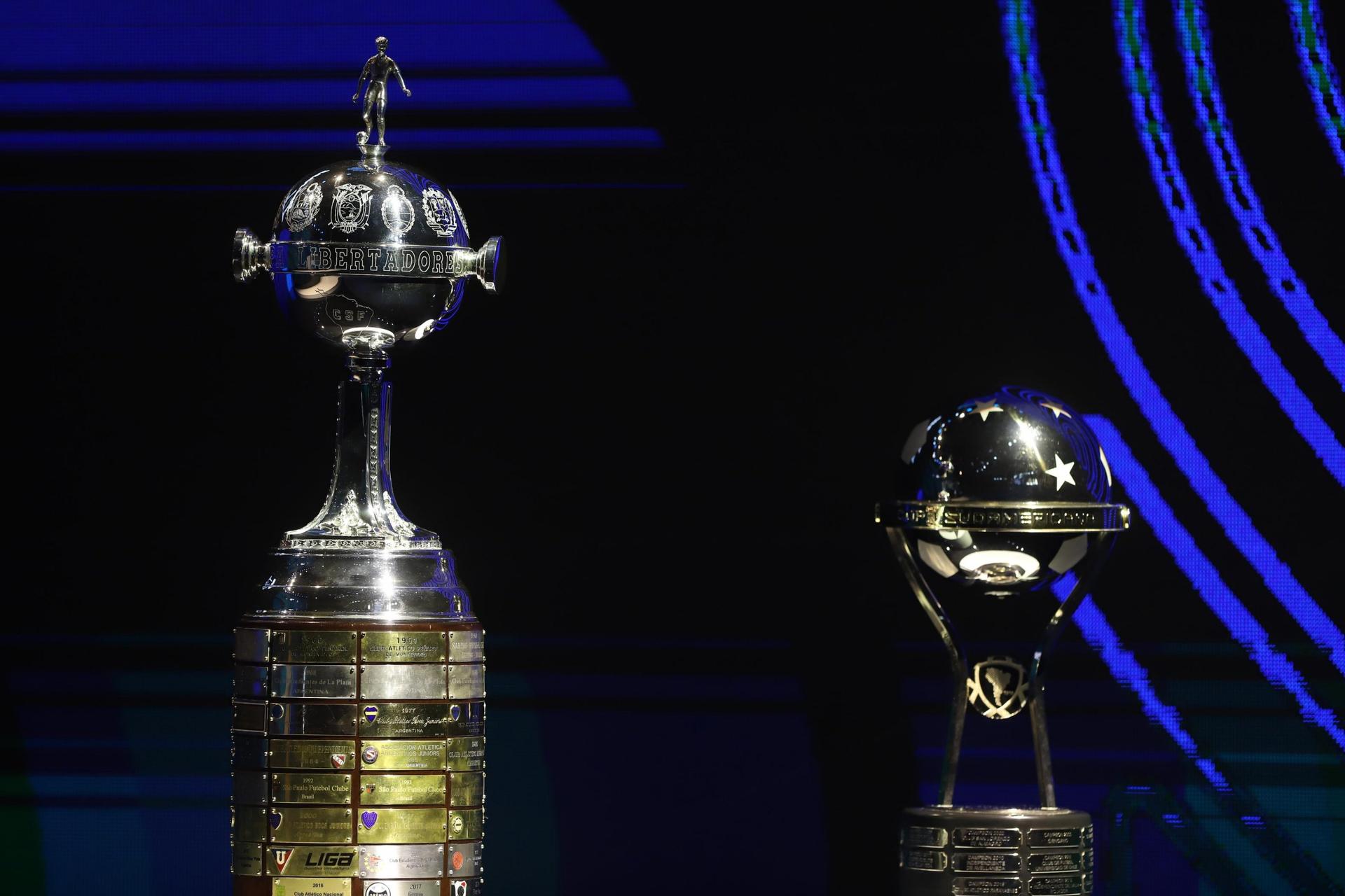 Troféu da Libertadores e Taça da Copa Sul-Americana