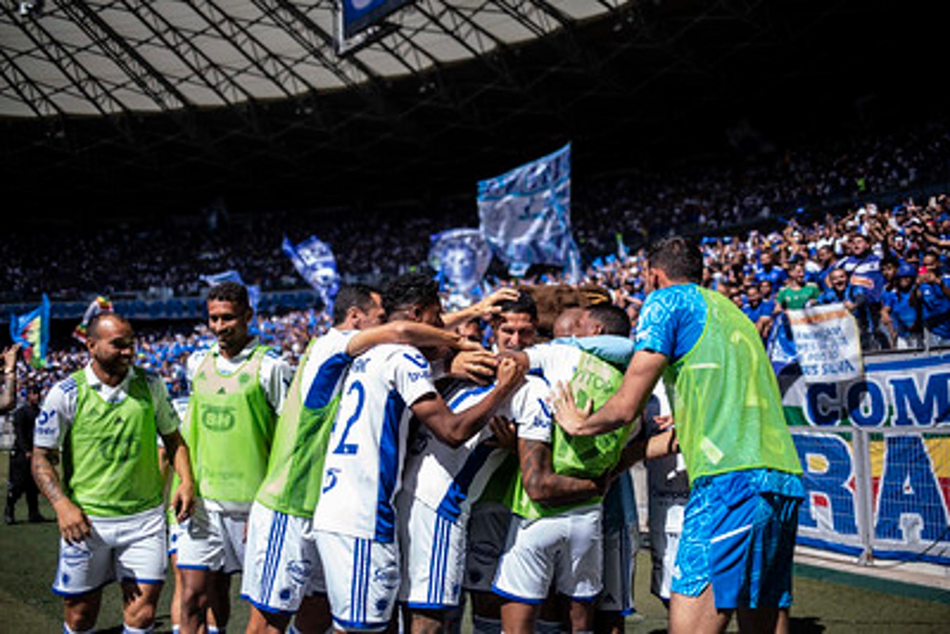 Contra um adversário que não enfrenta desde 2016, Cruzeiro tenta se manter na ponta da tabela