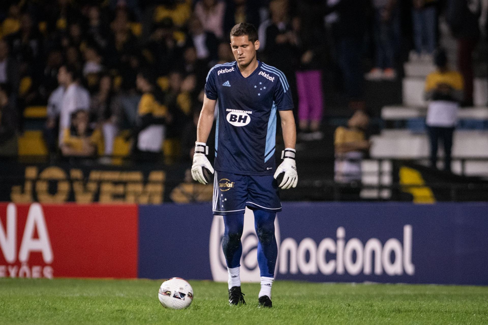 Goleiro vive boa fase no time celeste