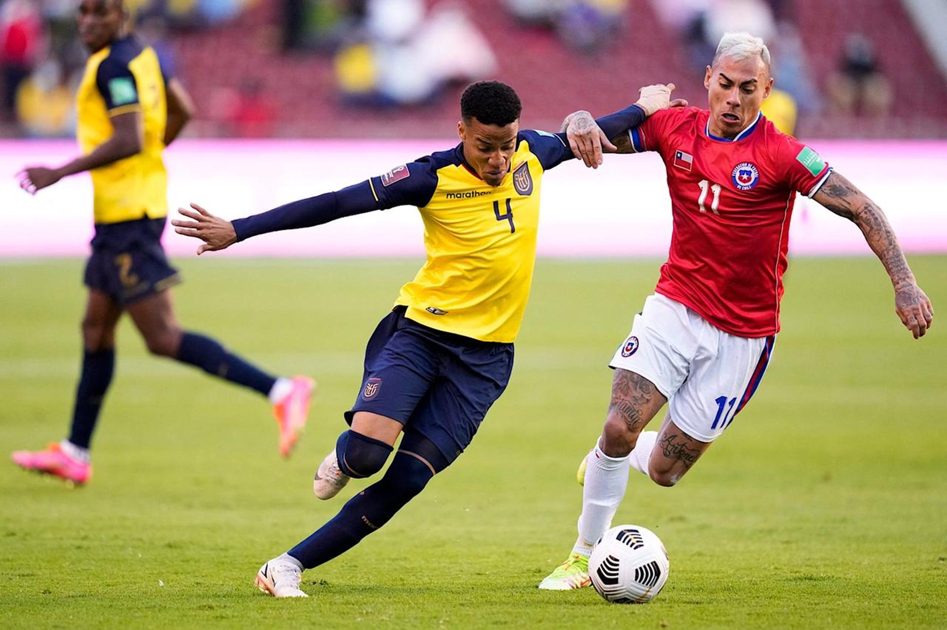 Equador x Chile - Byron Castillo e Eduardo Vargas