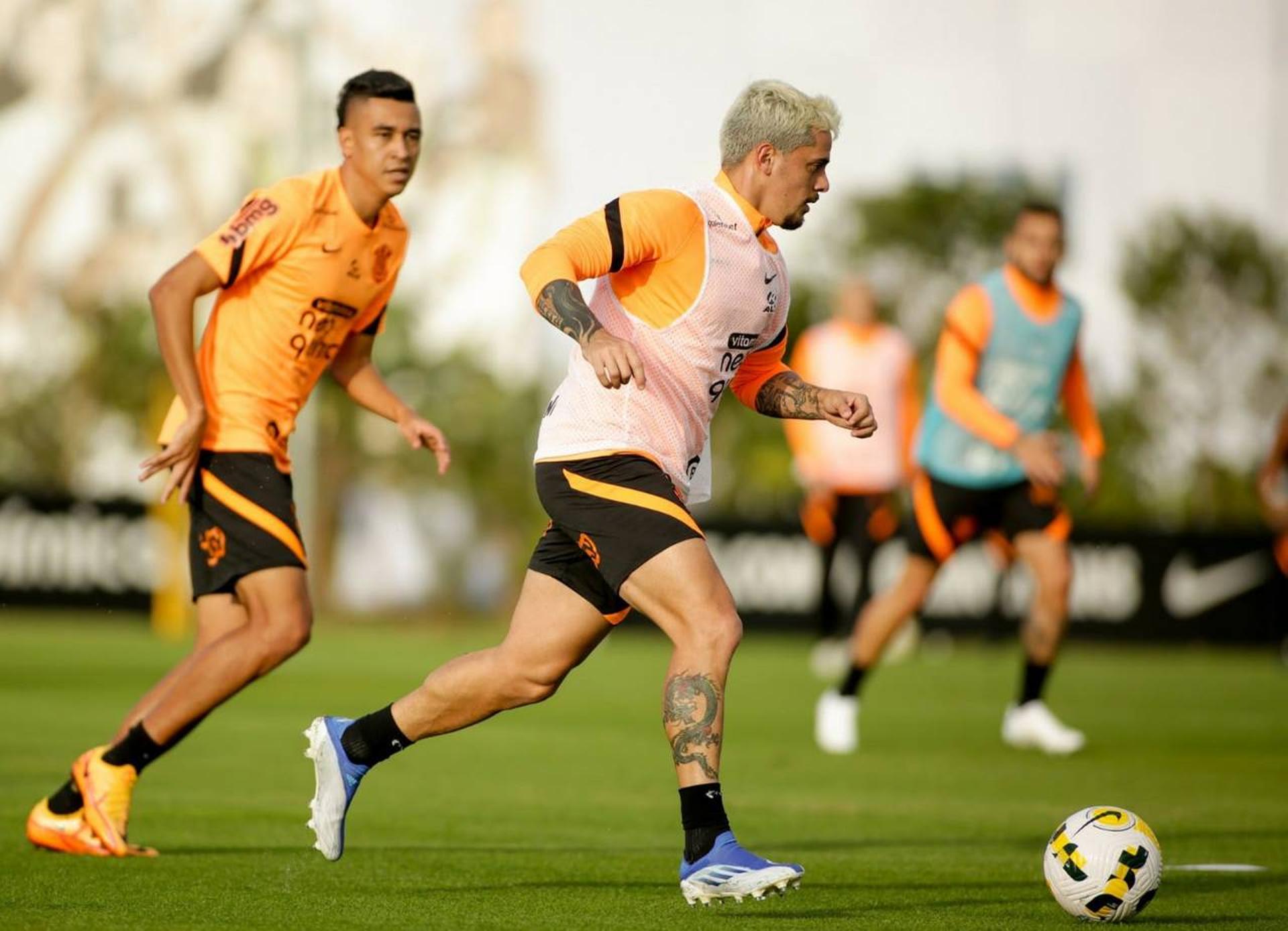 Treino Corinthians 10/06 - Fagner e Cantillo