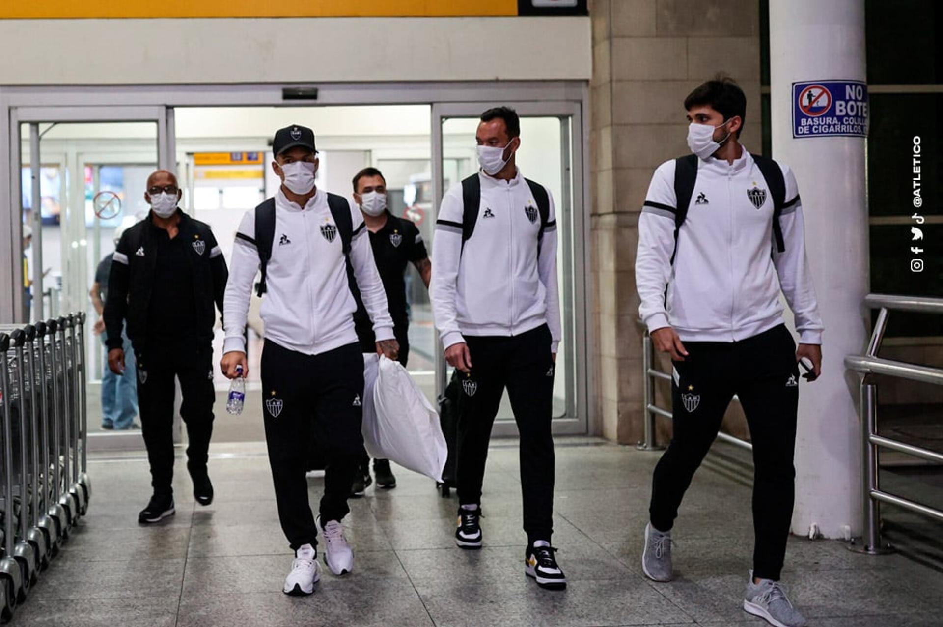 Jogadores do Atlético-MG desembarcaram em Guayaquil