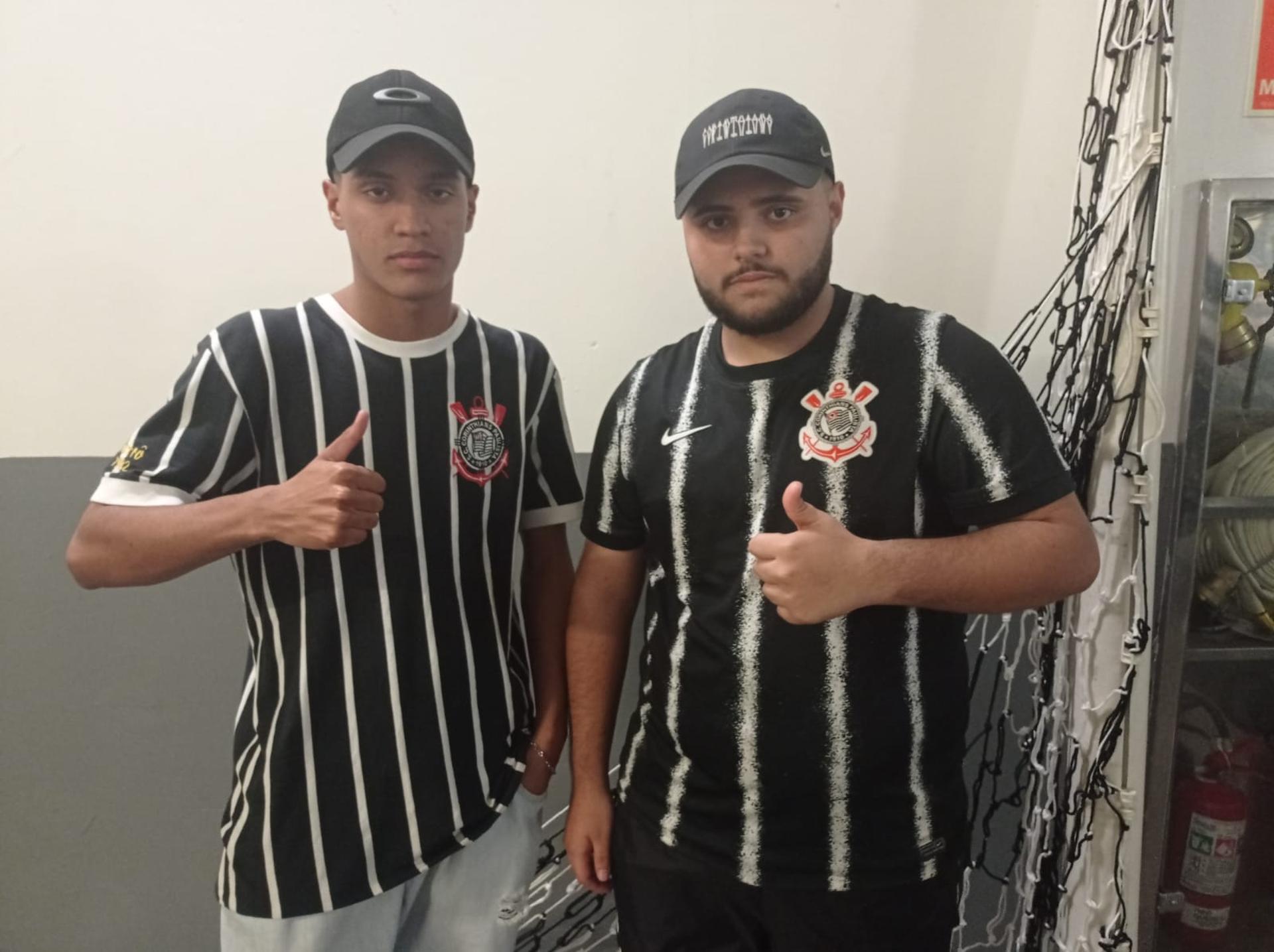 Torcedores do Corinthians que denunciaram o racismo