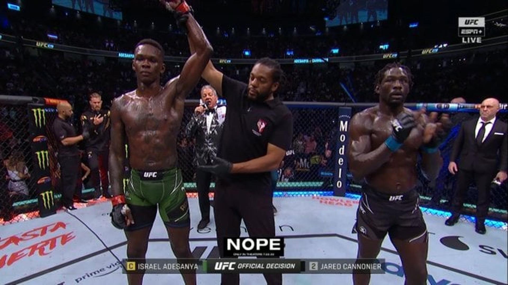 Adesanya manteve o título dos médios na luta principal do UFC 276 (Foto: Reprodução/ESPN)