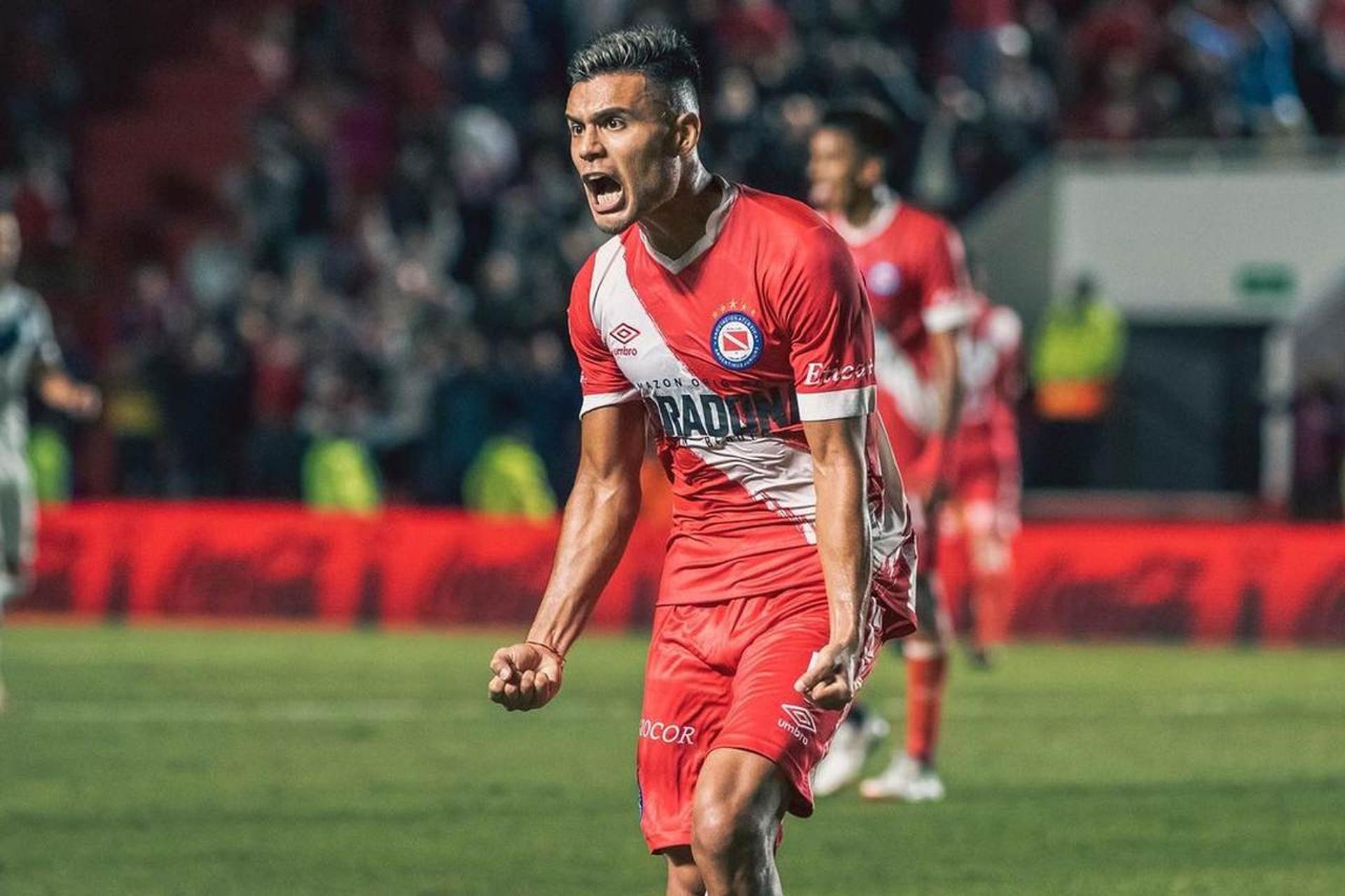 O Corinthians comprou Fausto Vera, que pertencia ao Argentinos Juniors, em 2022