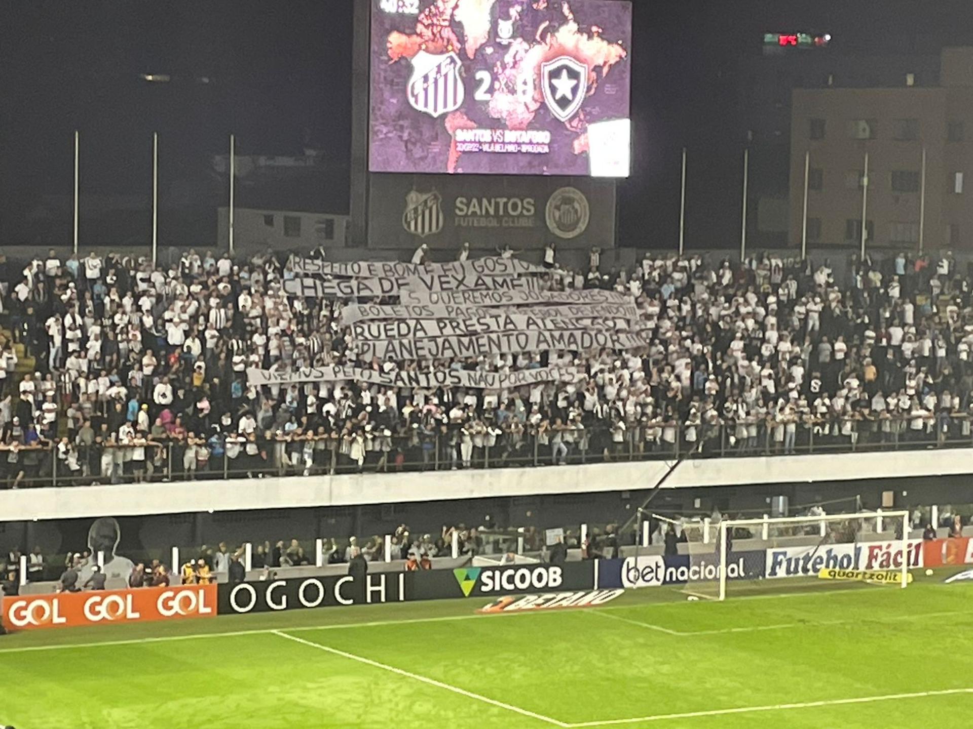 Protesto torcida do Santos na Vila Belmiro