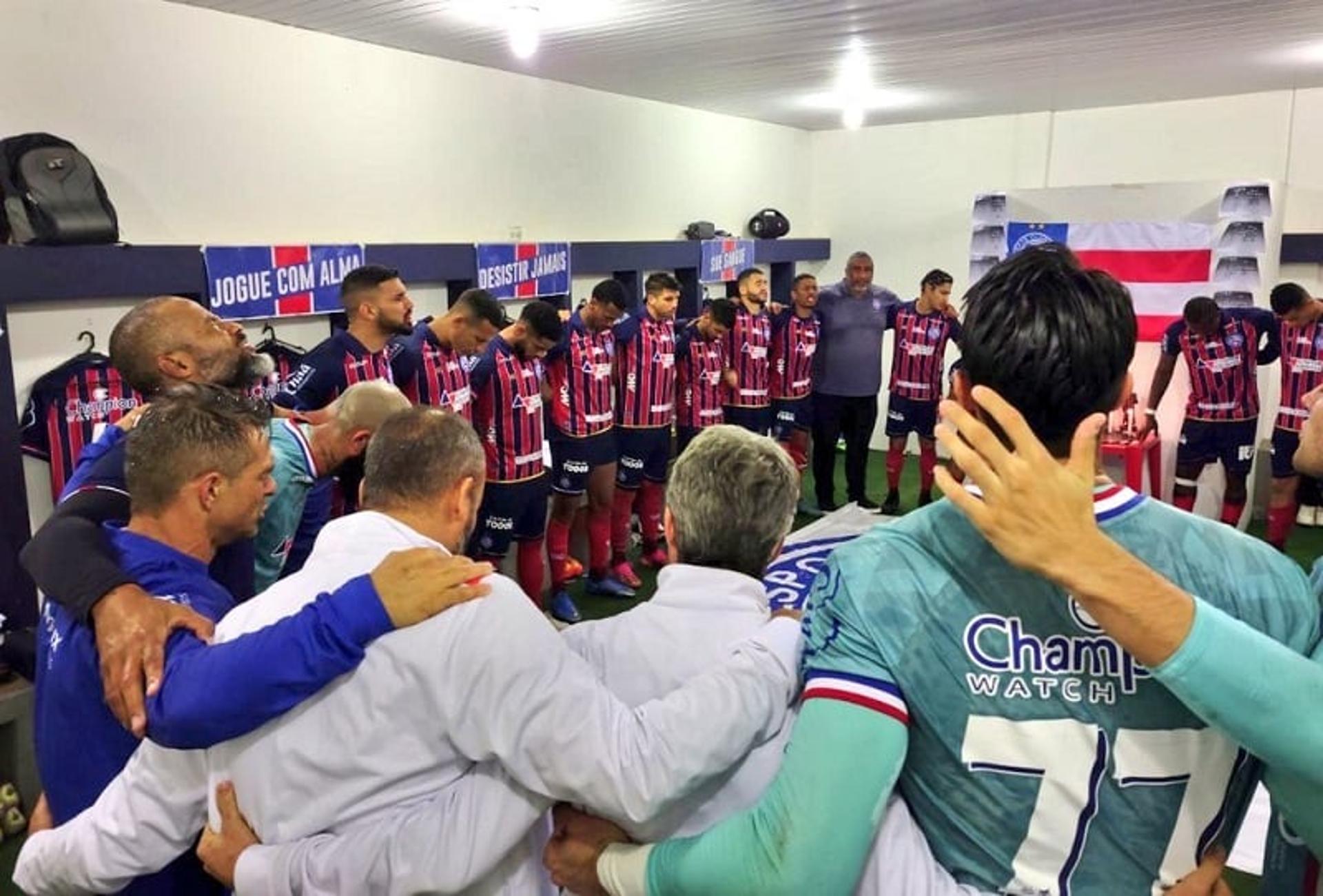 Equipe do Bahia no vestiário do Estádio do Café