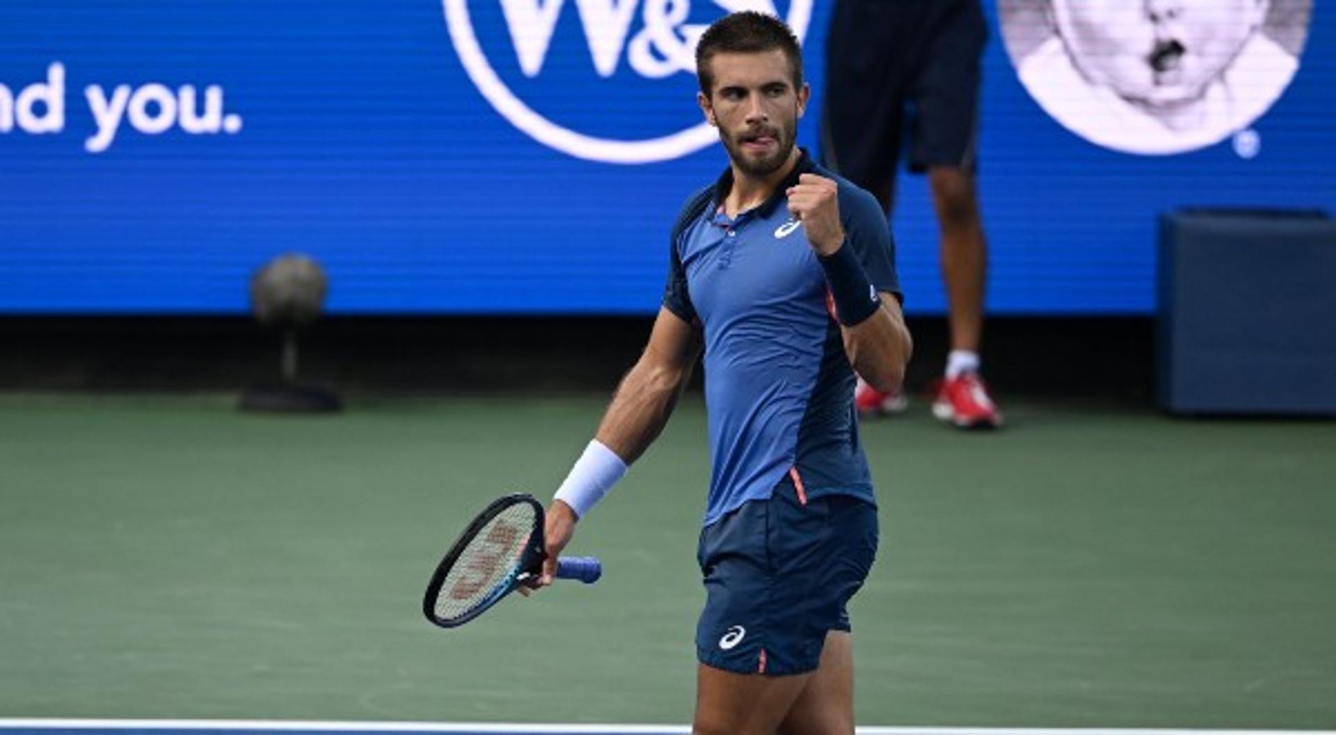 Borna Coric vibra durante a final de Cincinnati