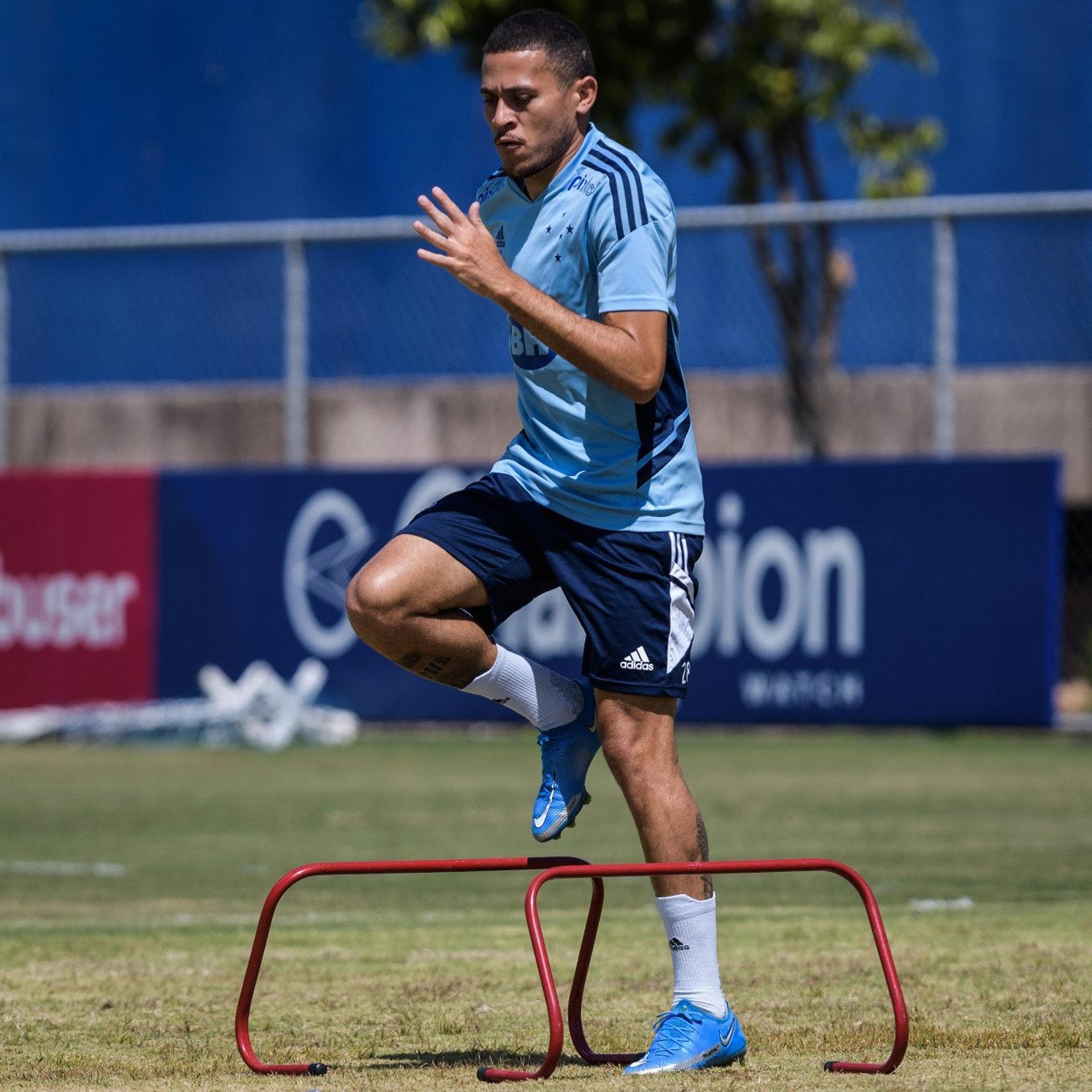 João Paulo em treino na Toca da Raposa