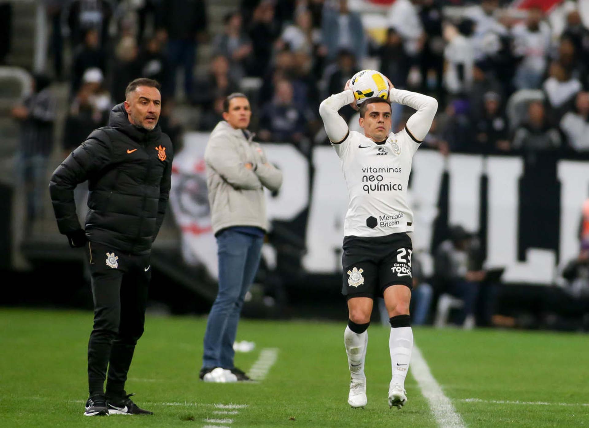 Corinthians x Bragantino - Vítor Pereira e Fagner