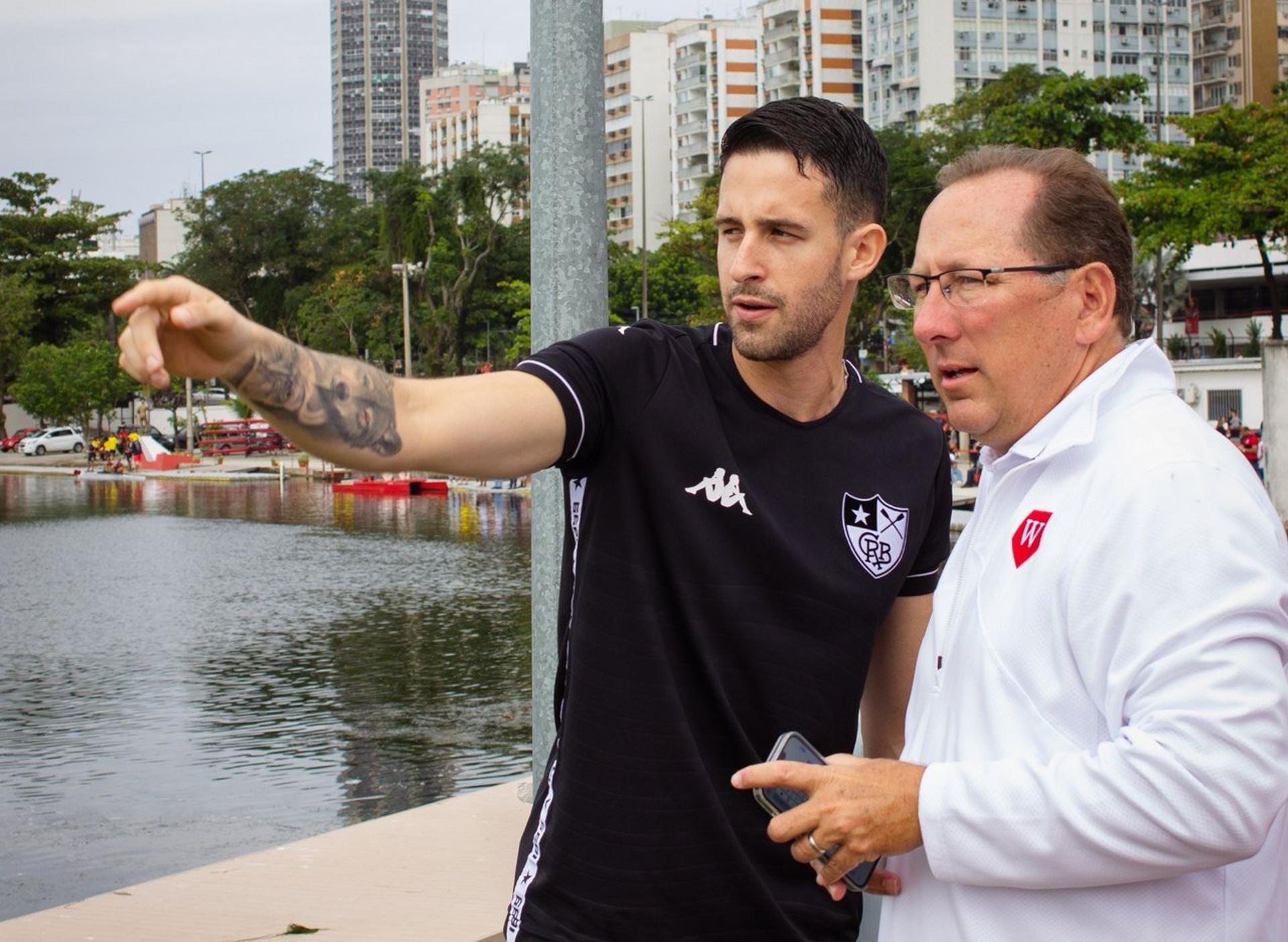 Lucas Verthein, atleta do Remo do Botafogo, e John Textor