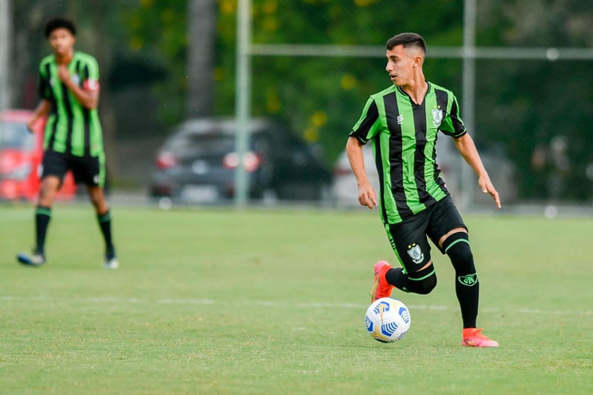 Igor Henrique saiu de graça para o Metalist