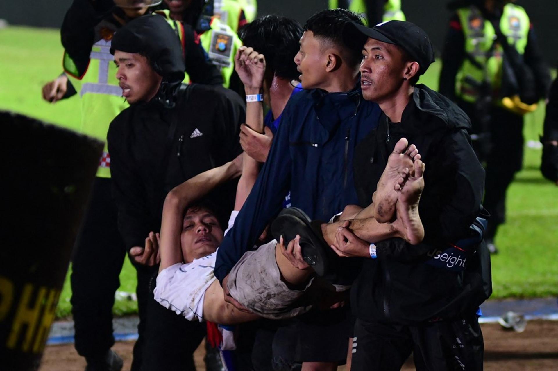 Arema FC x Persebaya Surabaya - Confusão na Indonésia