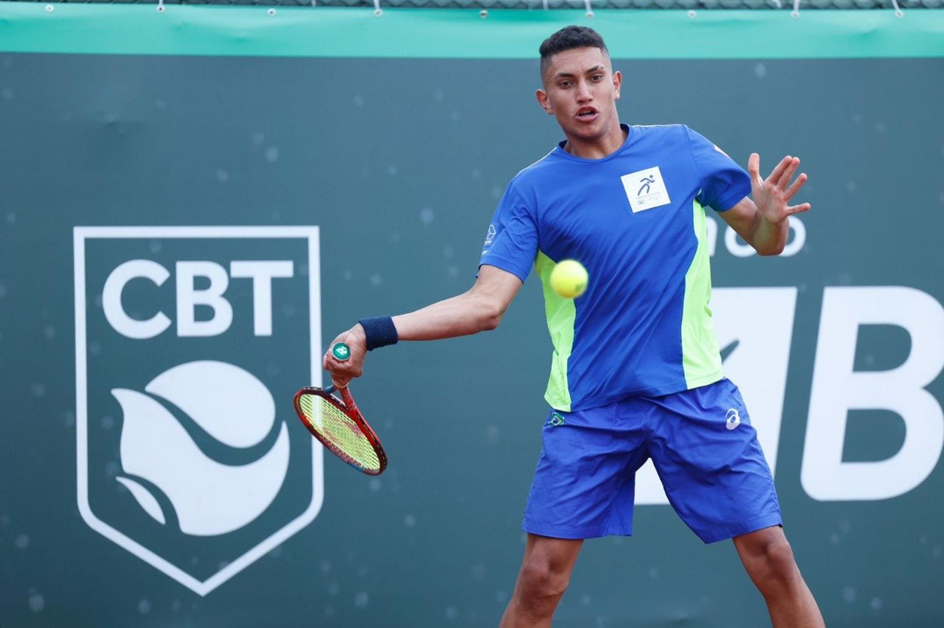 Gustavo Almeida em treino da Rio Tennis Academy