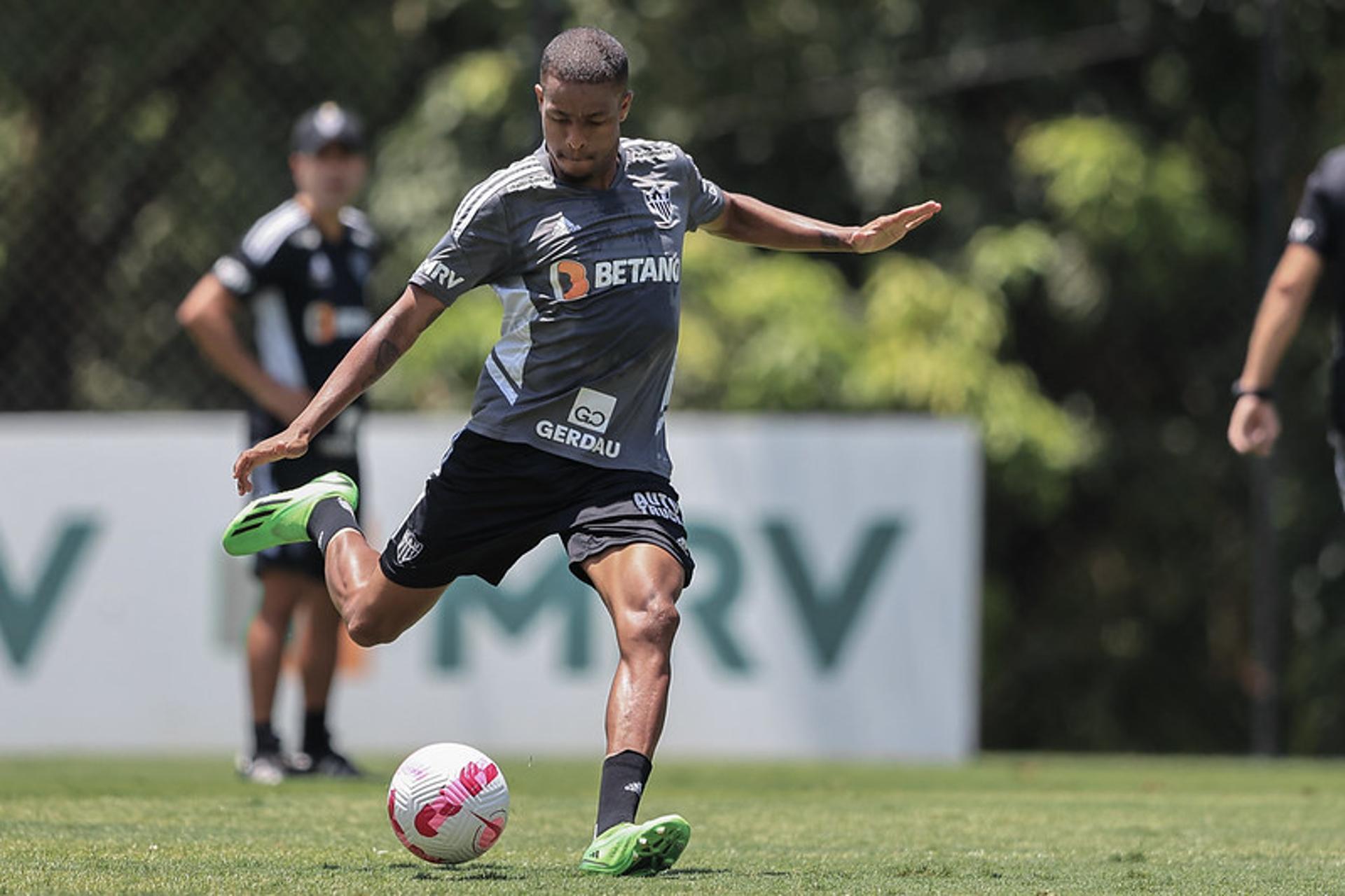 Keno teve uma entorse no joelho na partida contra o Flamengo