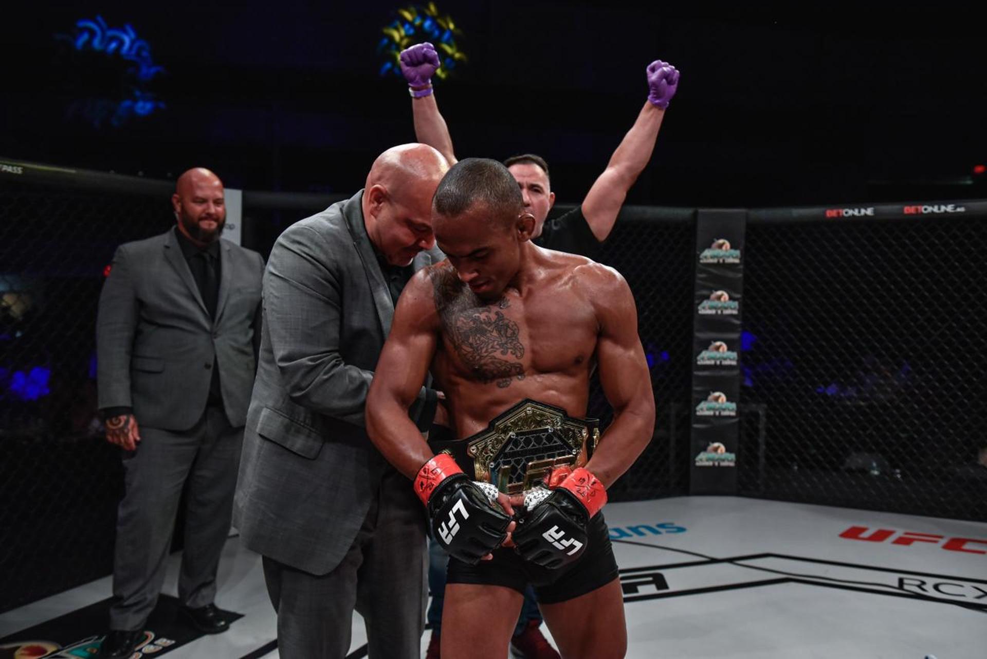 Carlos Tizil venceu Rizvan Abuev por nocaute no LFA 140 (Foto: Divulgação)