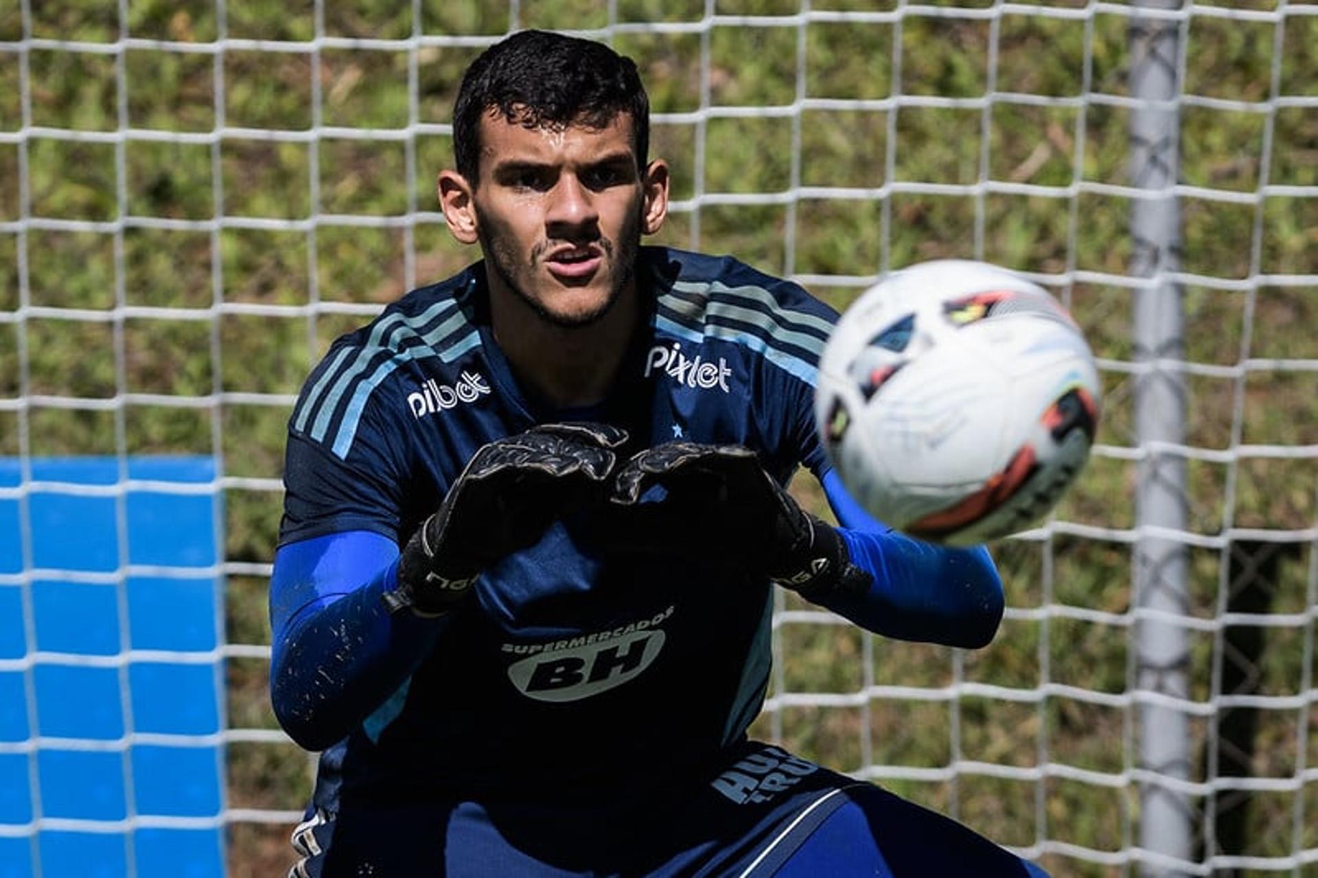 Gabriel Mesquita é goleiro reserva no Cruzeiro