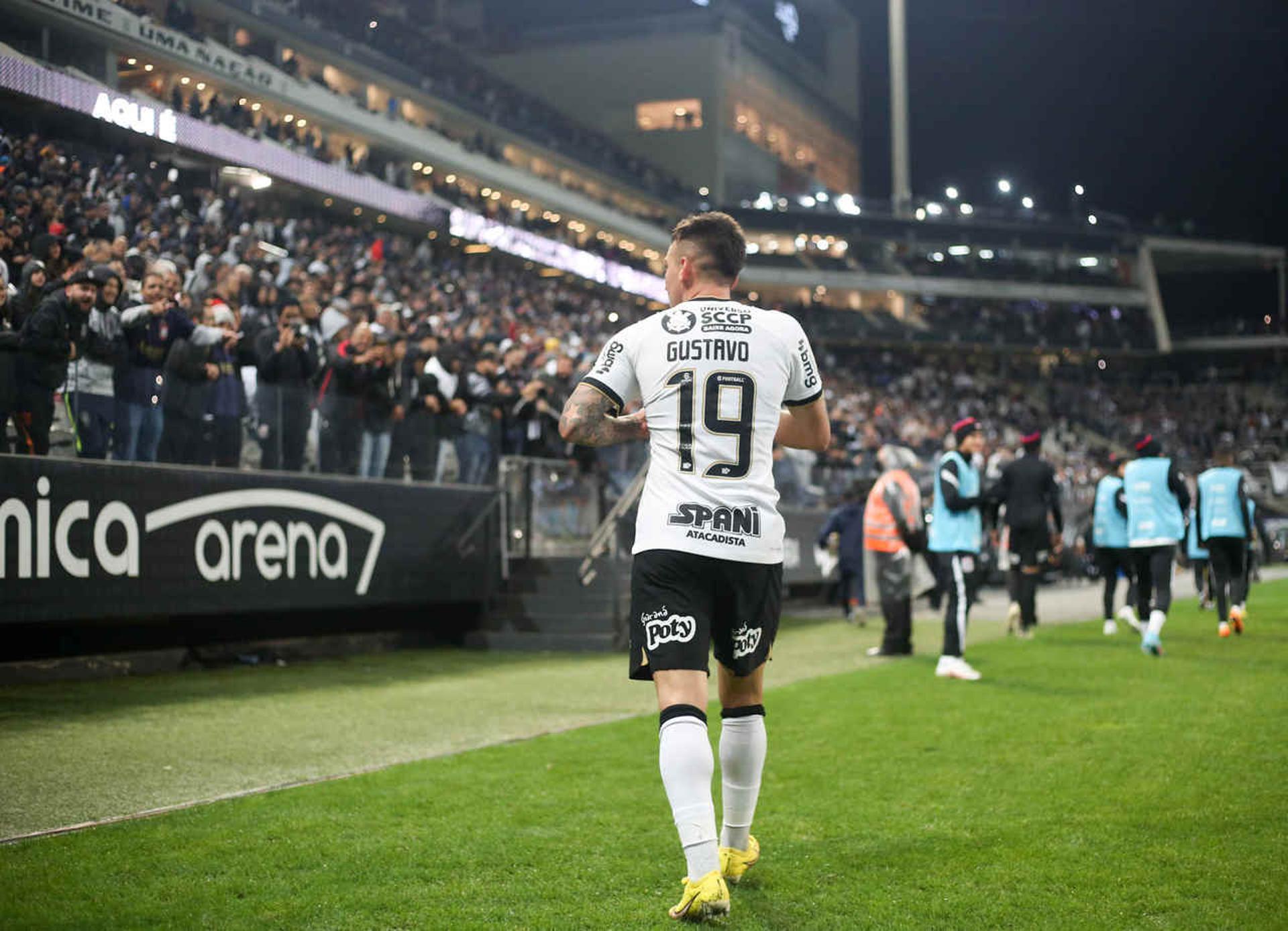 Mosquito rompeu o ligamento do joelho em partida do Corinthians contra o Fluminense, em outubro de 2022