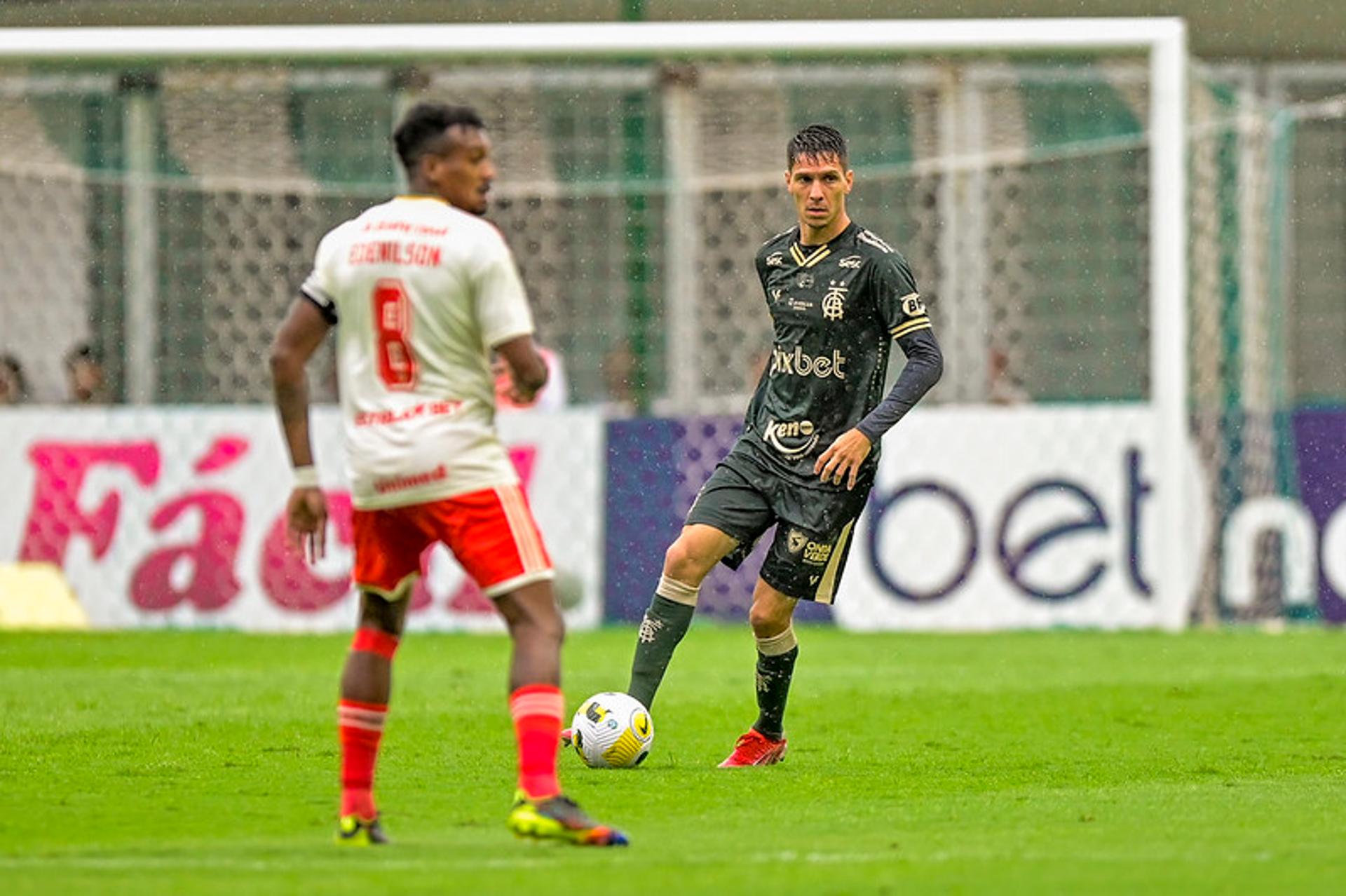 Alê marcou o gol do América-MG na partida