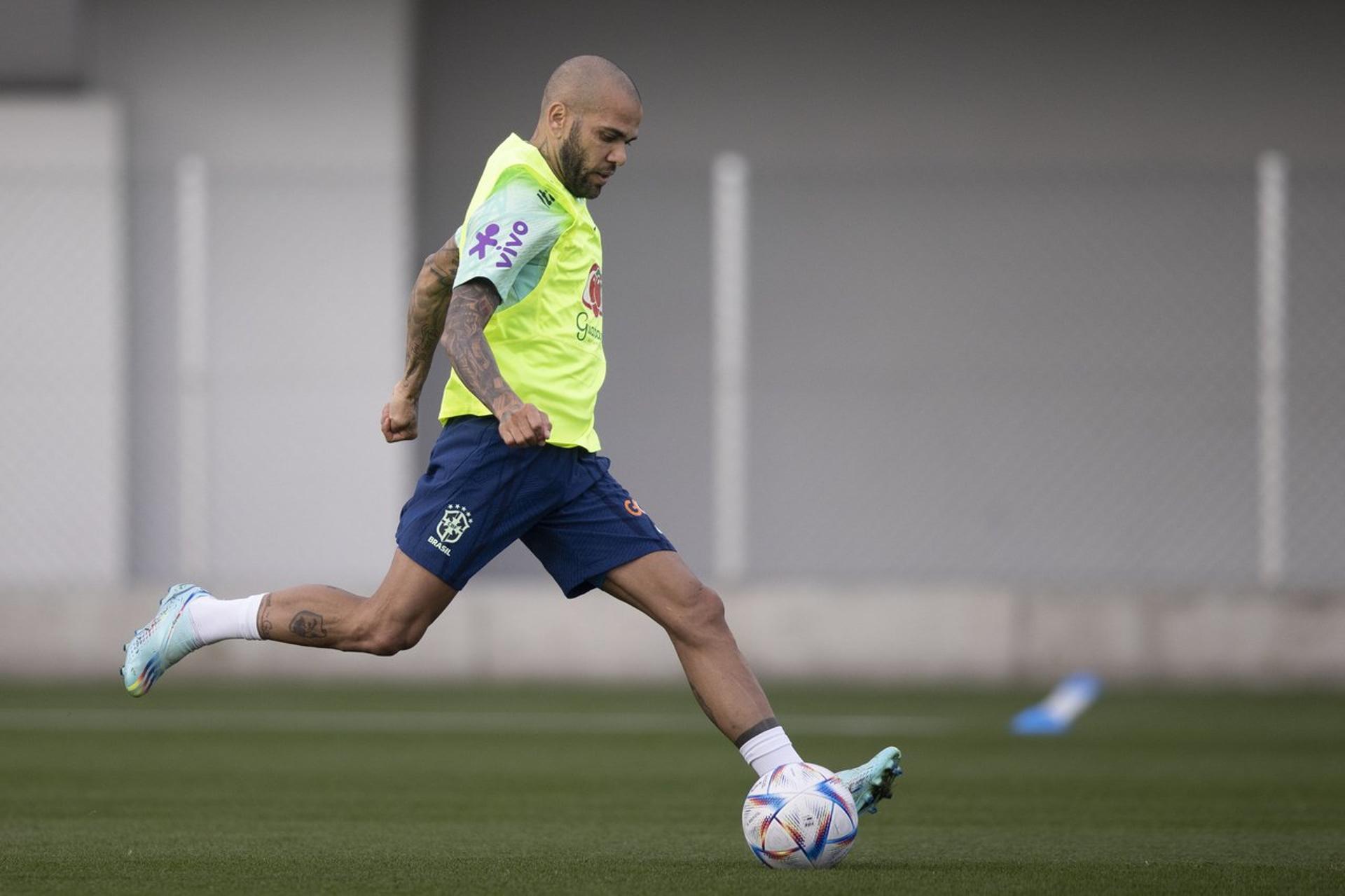 Treino da Seleção Brasileira em Turim - 15/11 - Daniel Alves