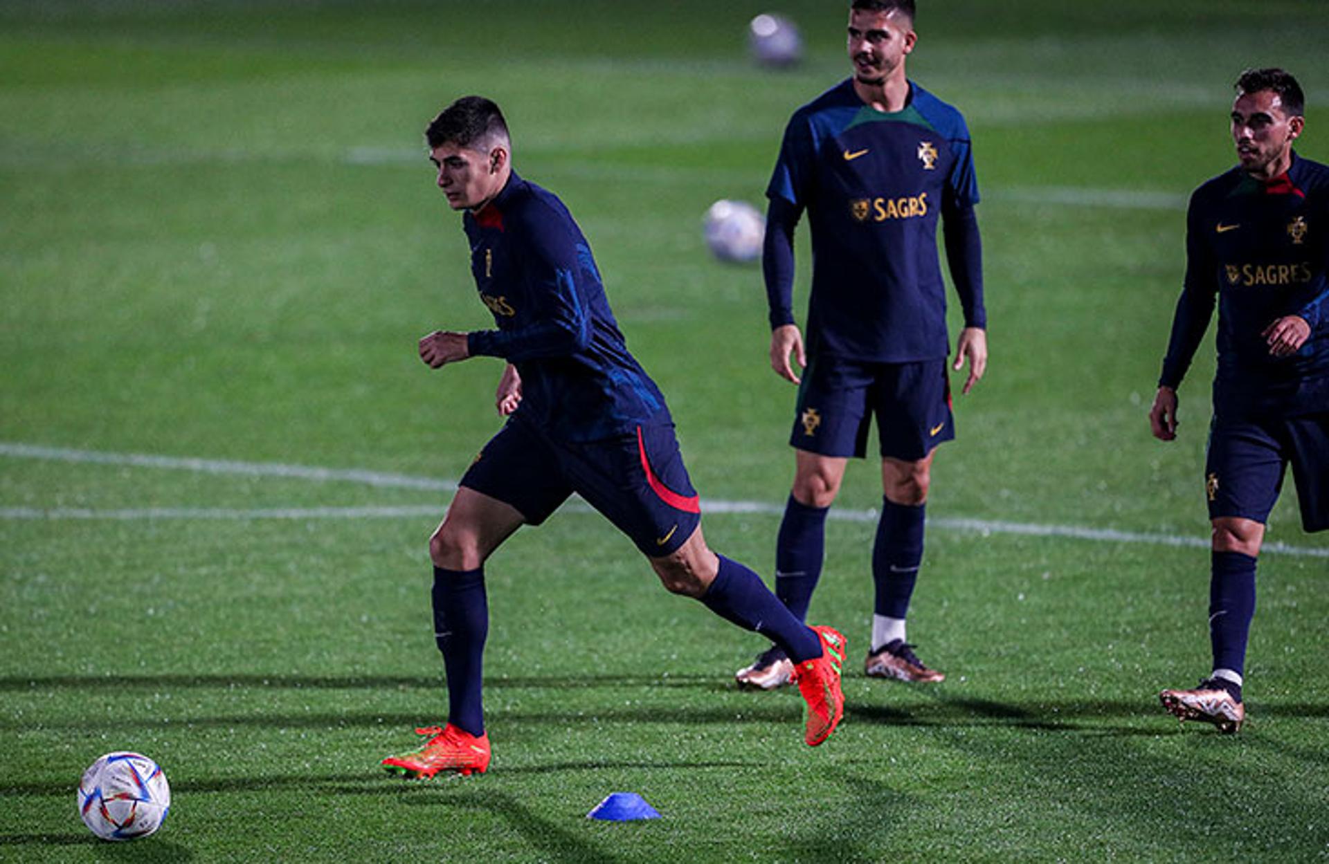 zagueiro António Silva durante o treino de Portugal