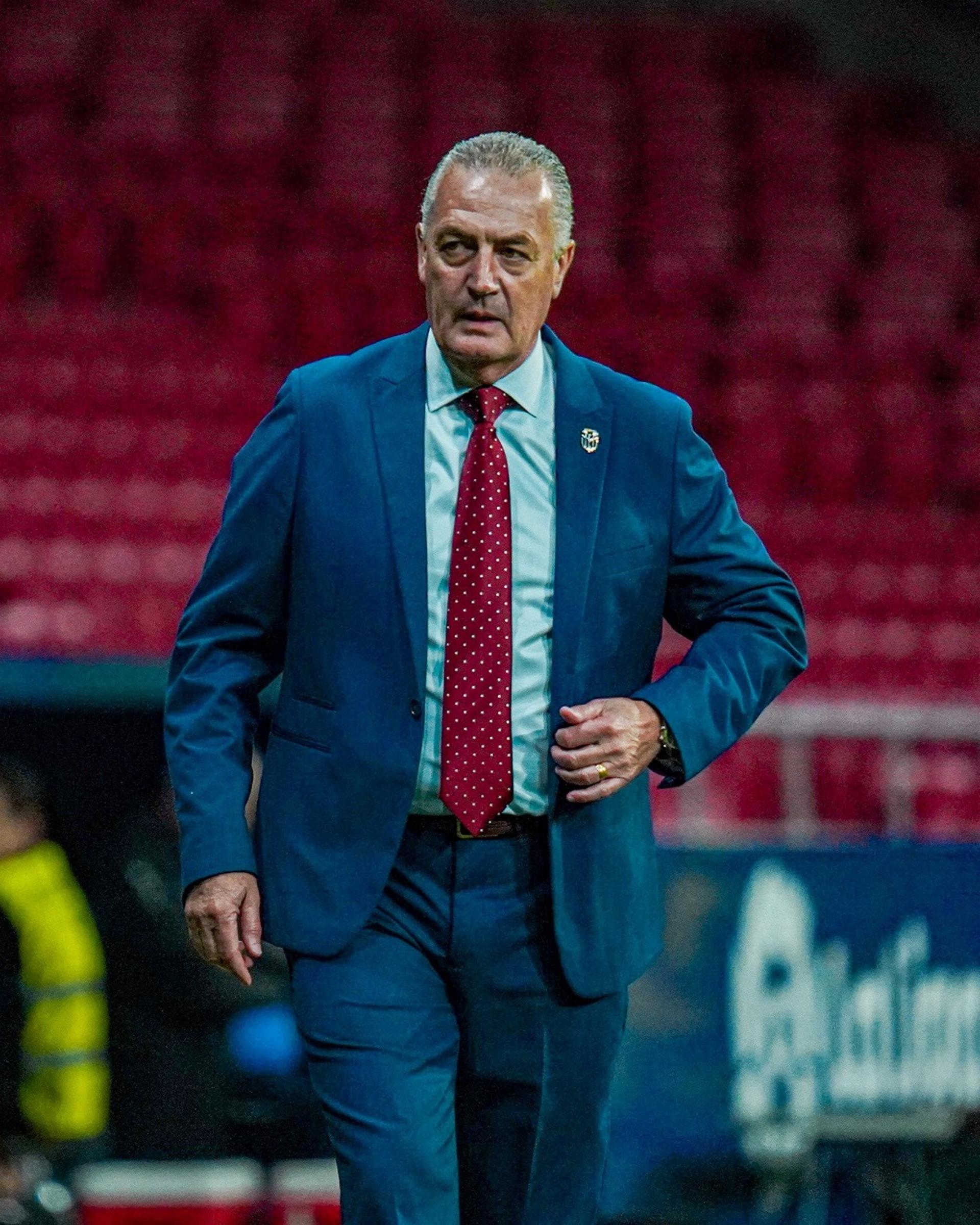 Técnico do Equador Gustavo Alfaro durante jogo