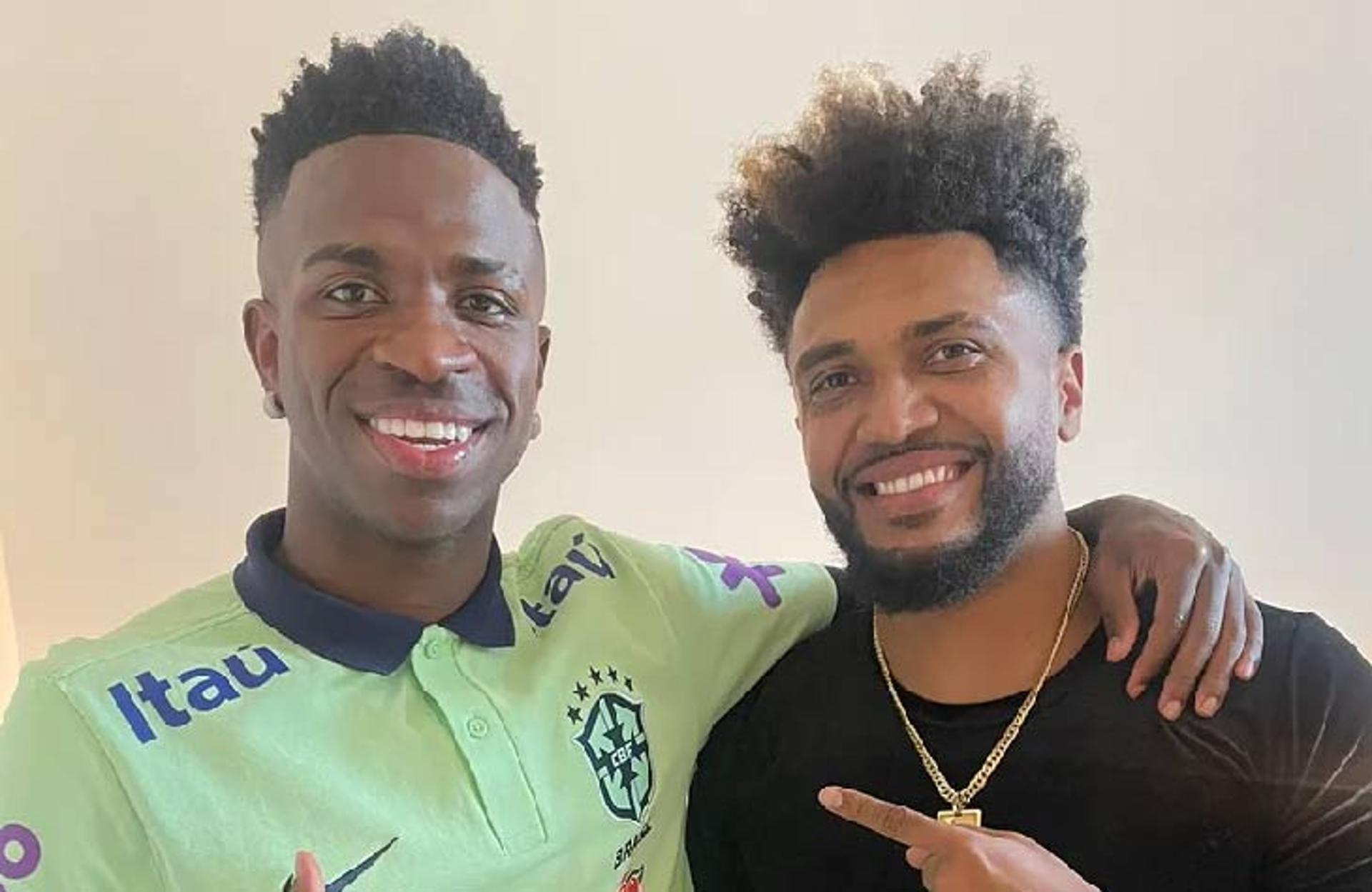 jogadores da Seleção que estão cortando o cabelo