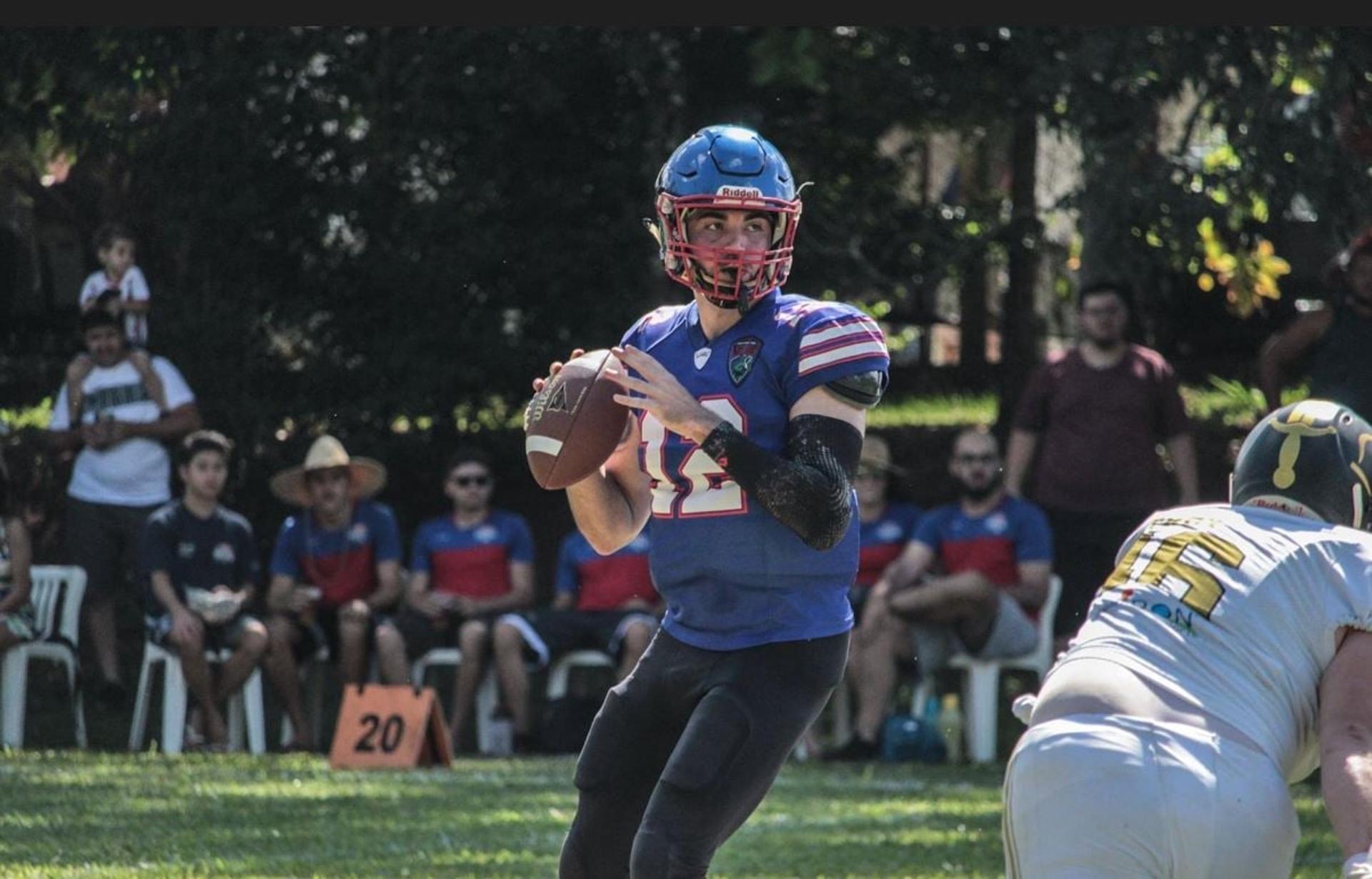 O QB Gabriel de Paulo em ação pelo Leme Lizards