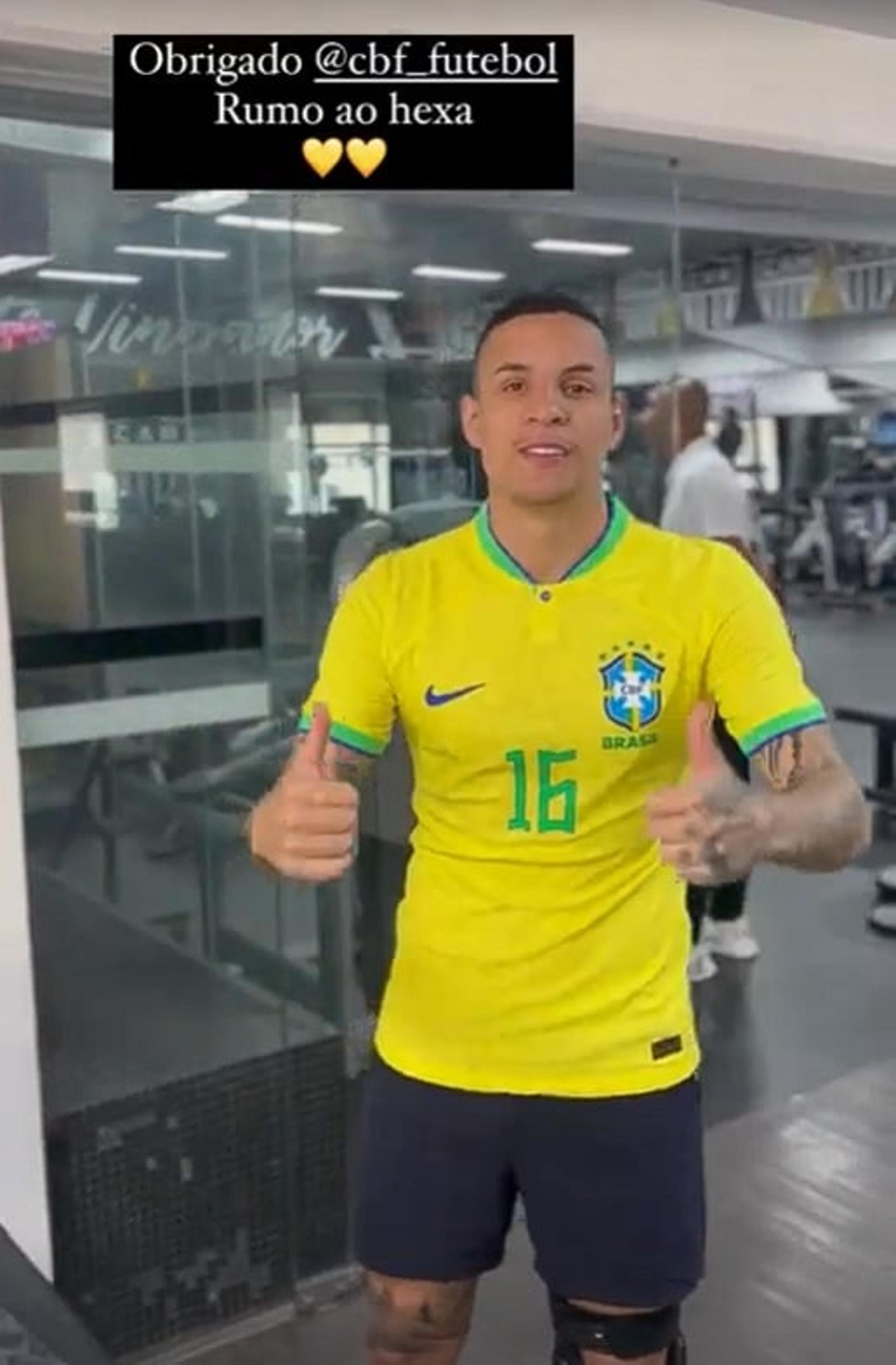 Guilherme Arana com a camisa da Seleção Brasileira