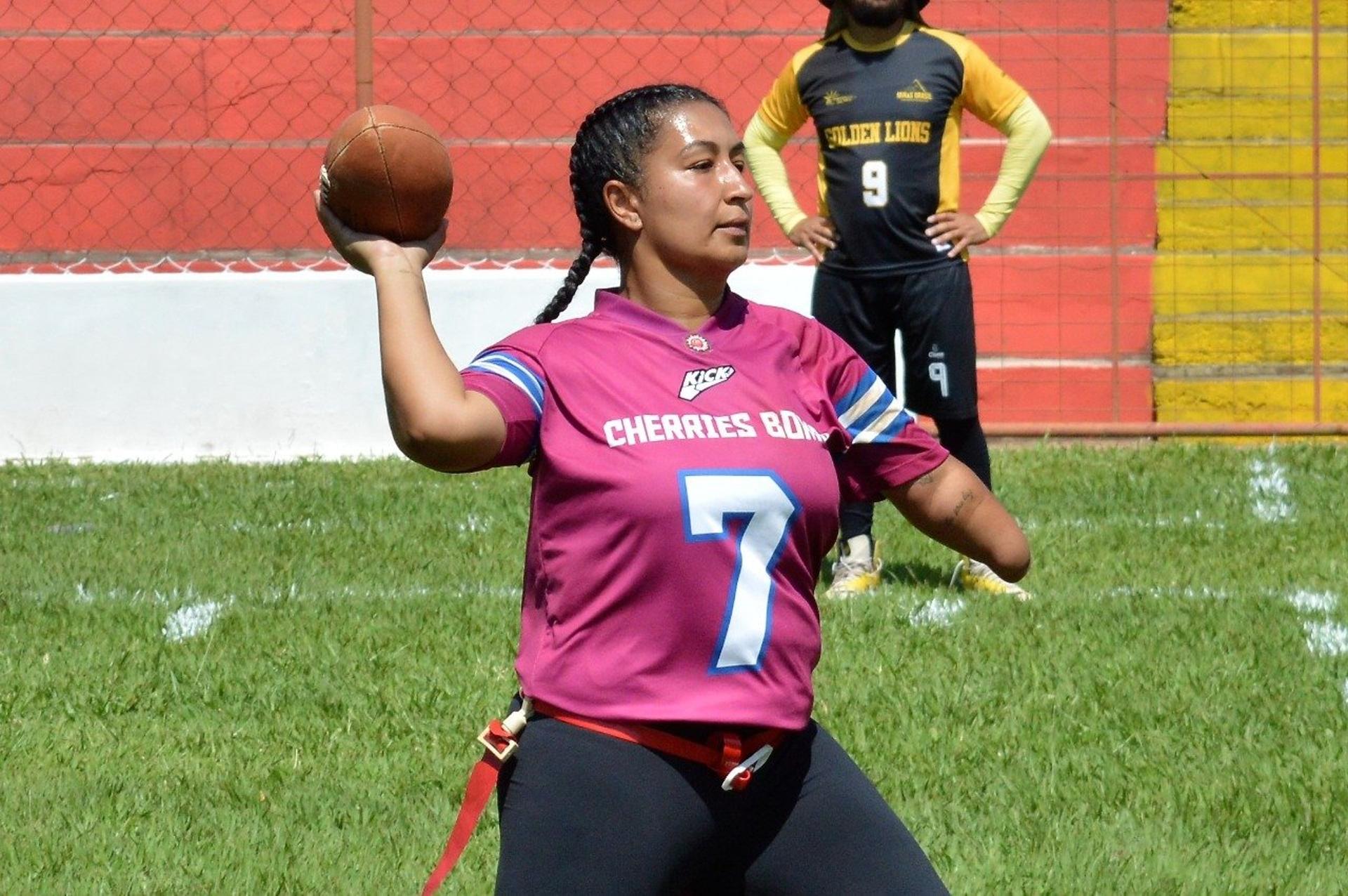 Nara é um exemplo de superação e conquistou neste ano o Campeonato Mineiro de flag football