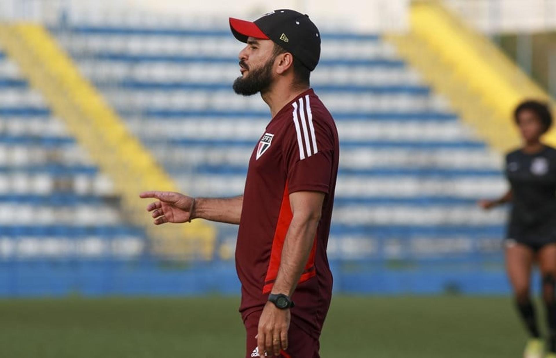 Thiago Viana, técnico da equipe feminina do São Paulo