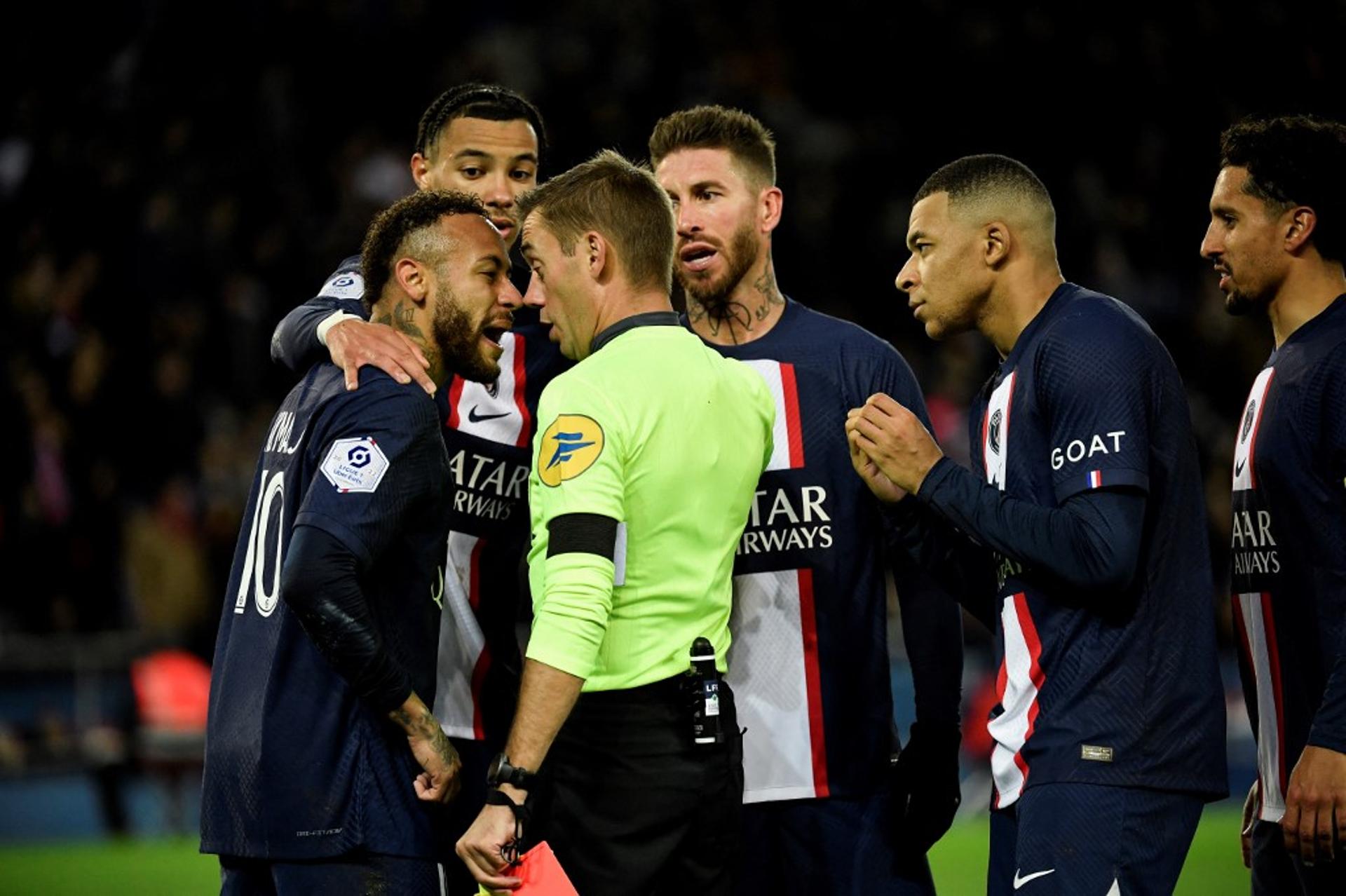 Neymar é expulso na primeira partida do PSG após a Copa