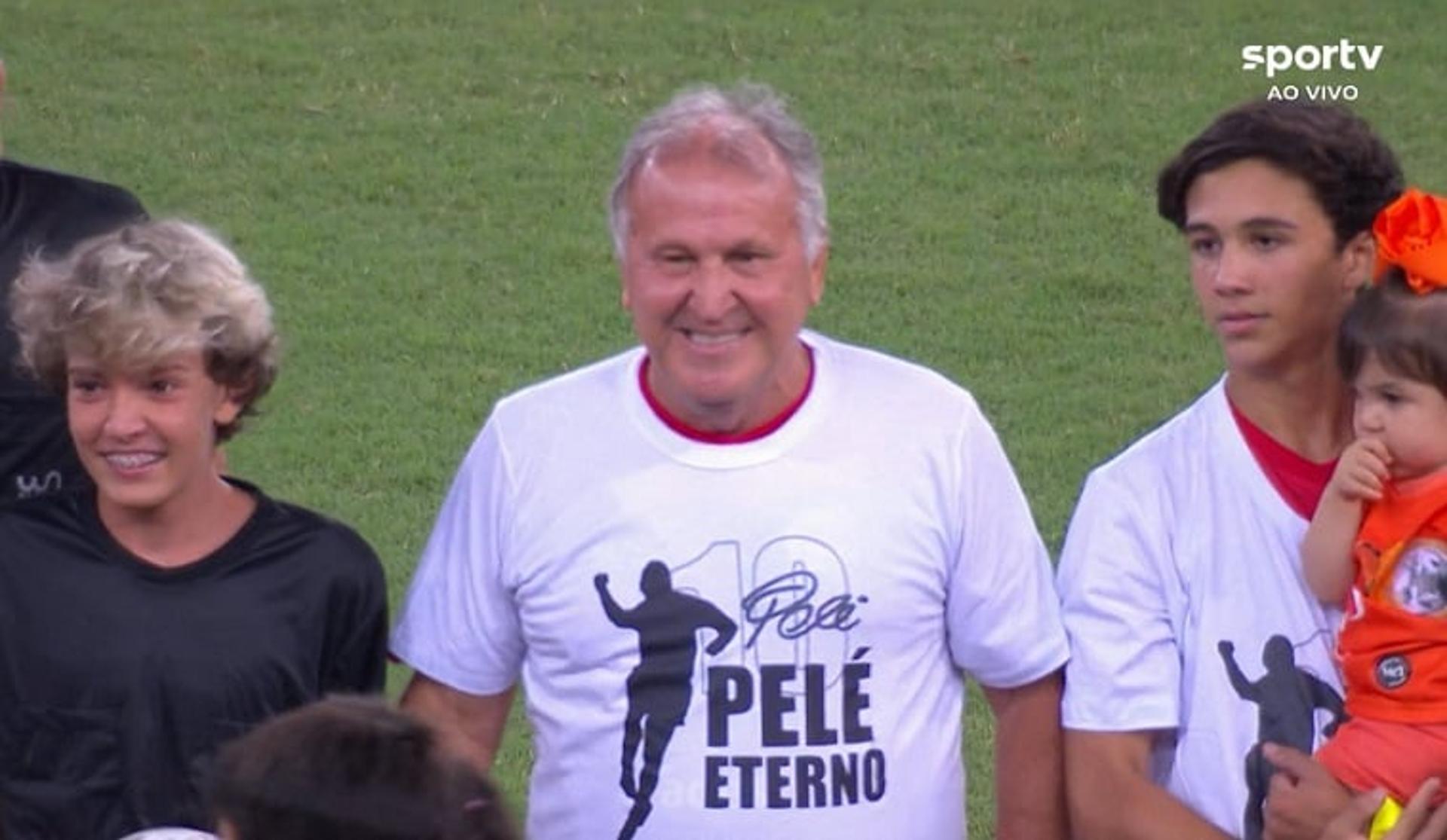 Zico com camisa em apoio a Pelé