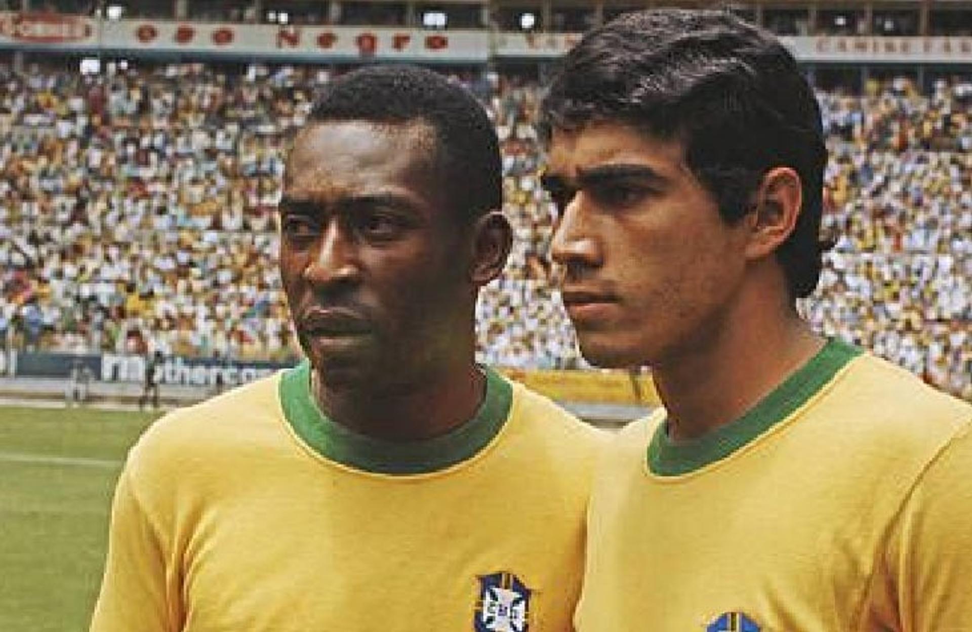 Pelé com Clodoaldo (campeão da Copa de 1970)