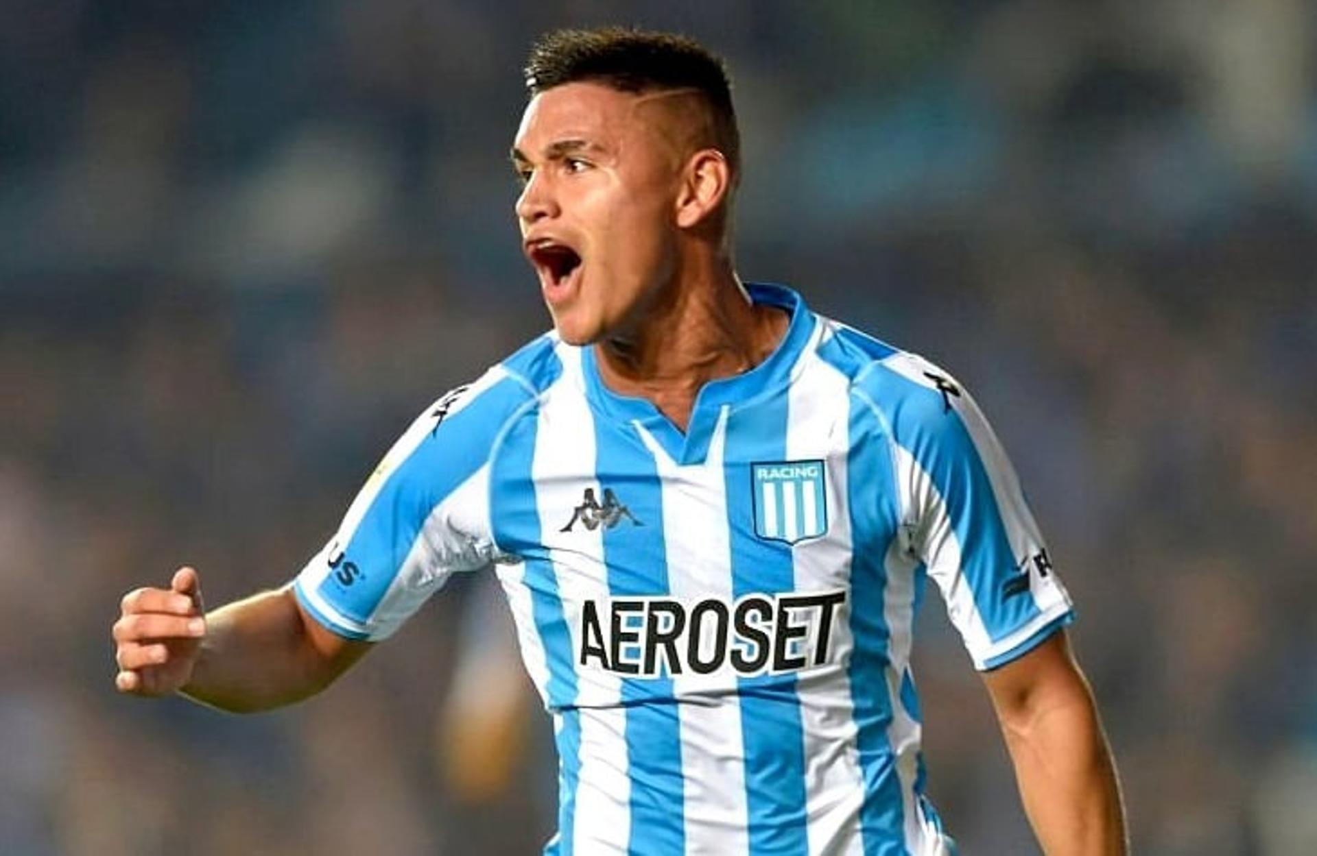 Carlos Alcaraz. O atleta joga no Racing, da Argentina.