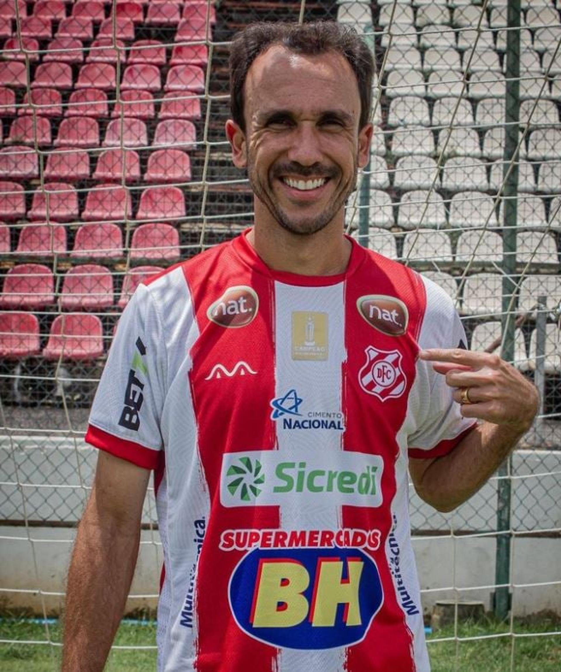 Thiago Ribeiro tem passagens por grandes clubes do futebol brasileiro