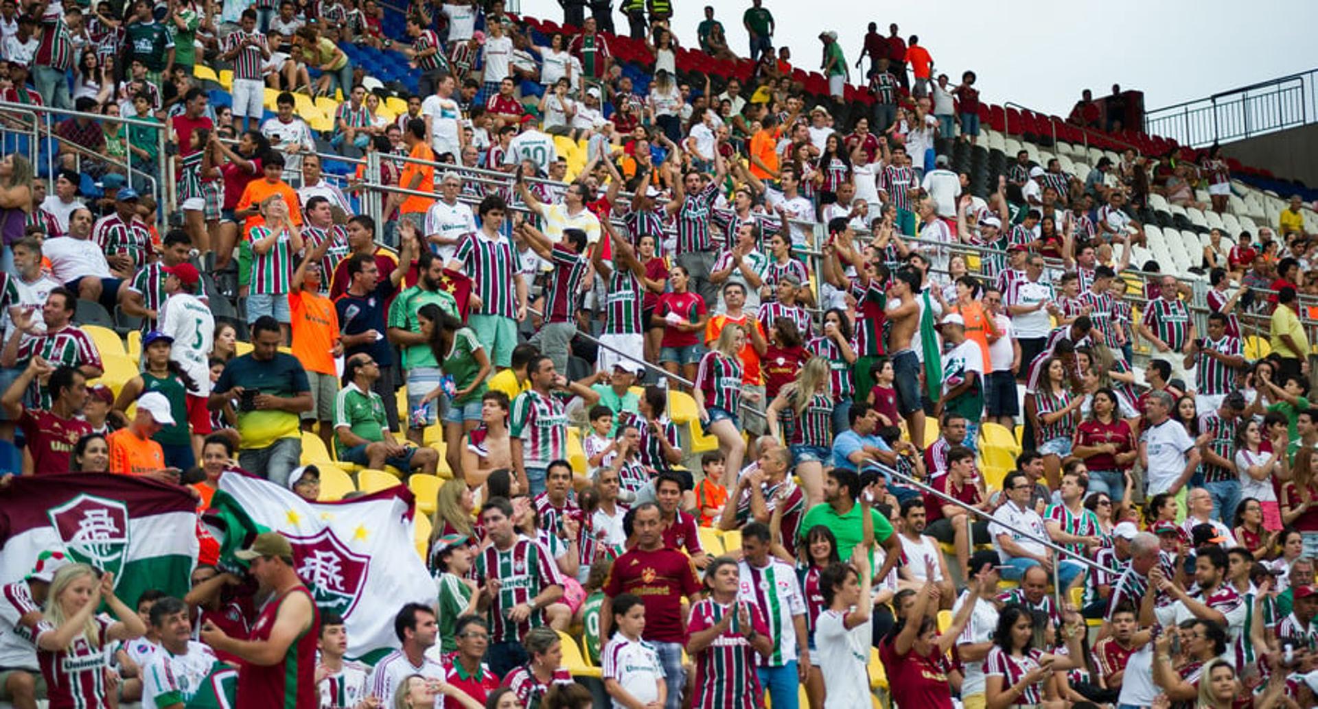 Torcida do Fluminense no Estádio Kléber Andrade, em Cariacica