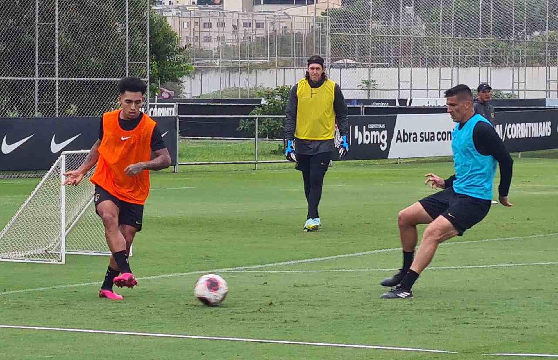 Cassio, Du-Queiroz e Balbuena - Treino Corinthians 06/02