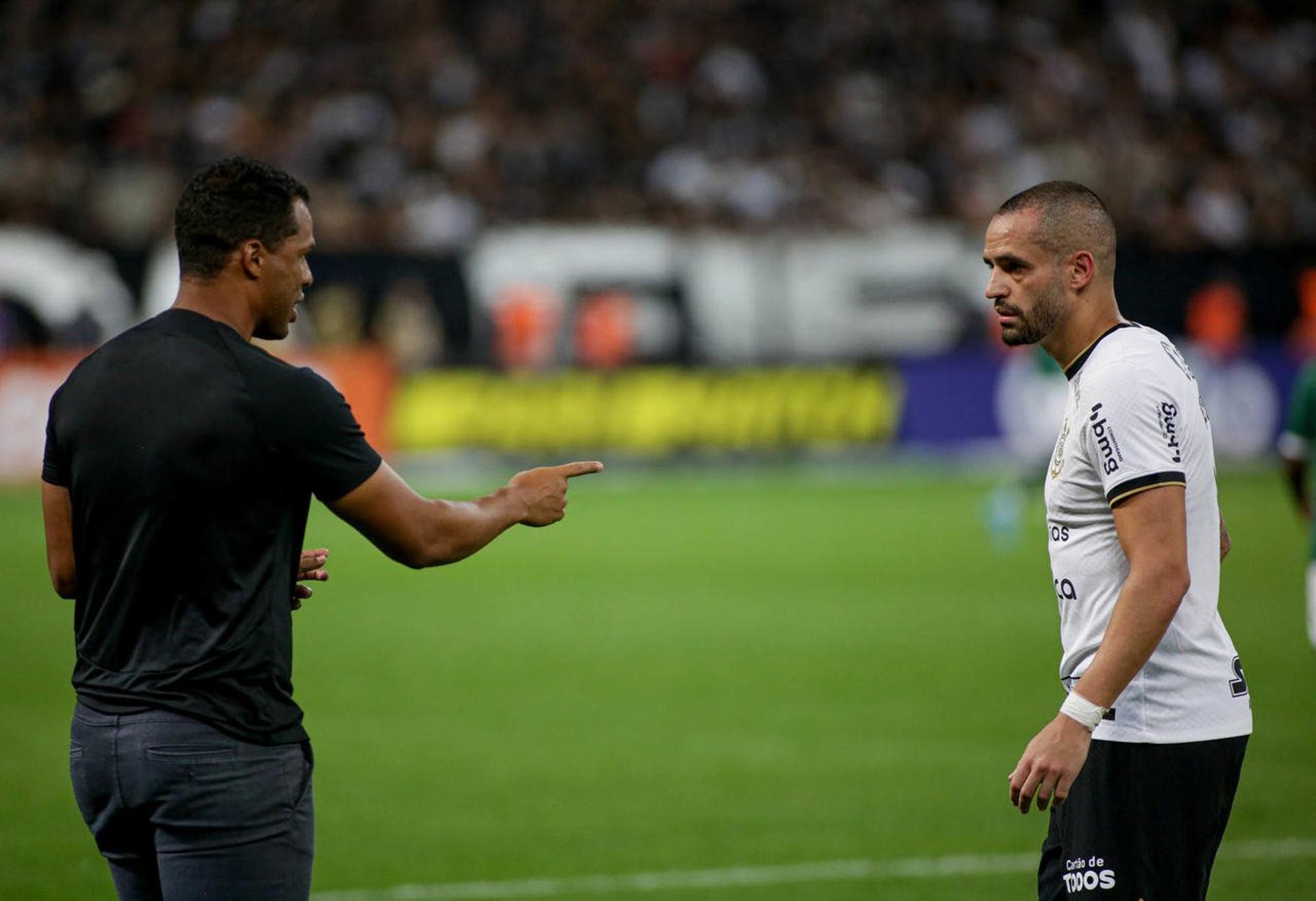 Renato Augusto e Fernando Lázaro - Corinthians x Guarani