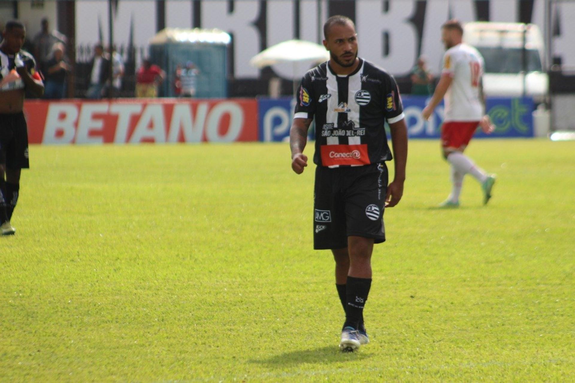 Antonio Falcão é uma das mentes pensantes do meio de campo do Esquadrão