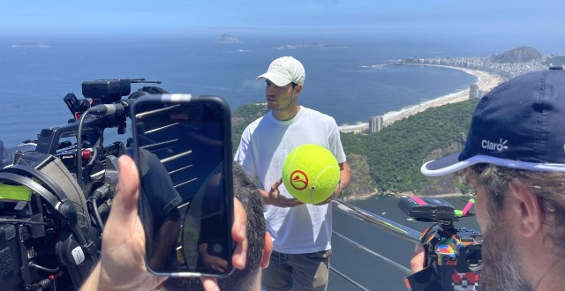 Carlos Alcaraz chega ao Rio de Janeiro