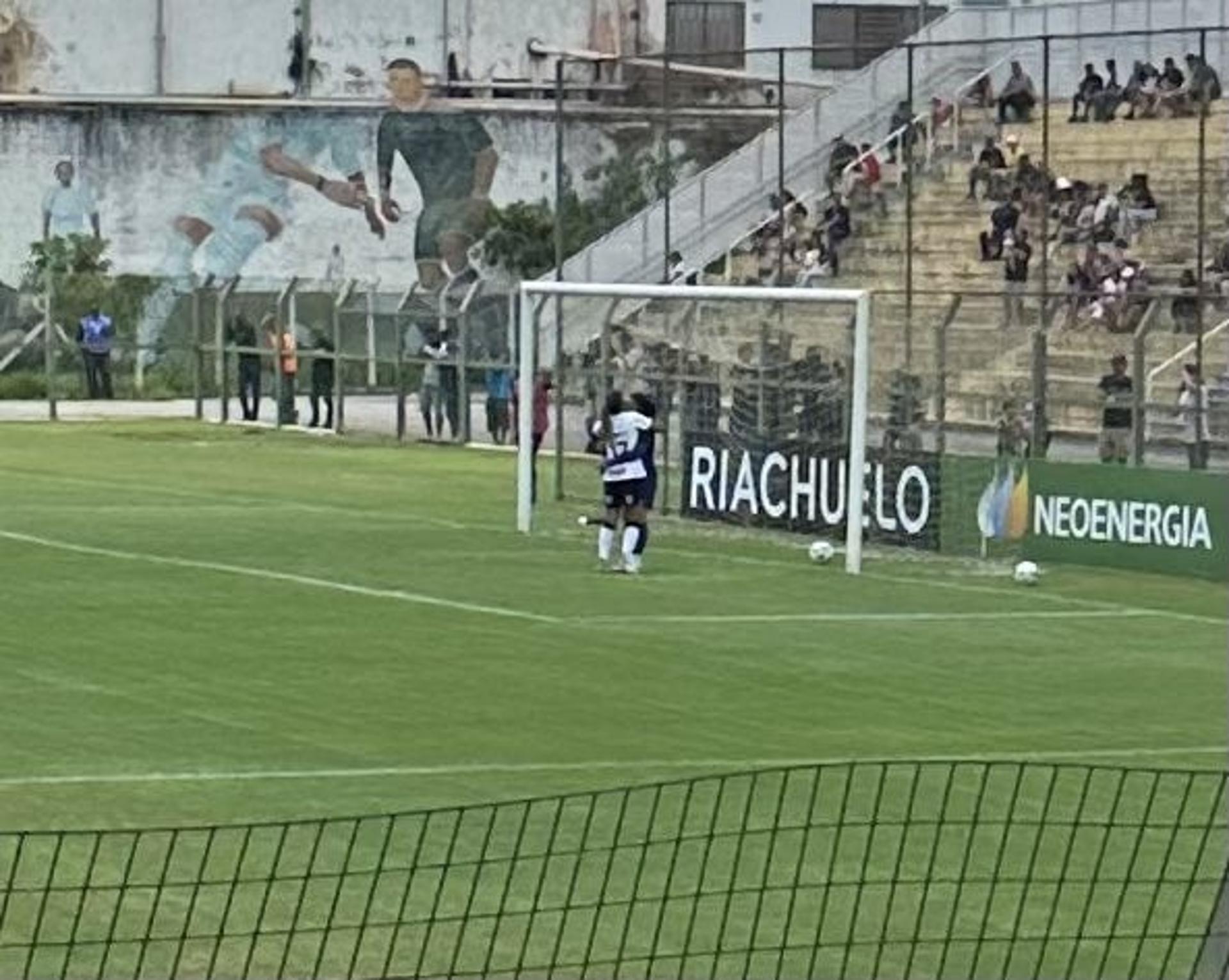 VIc Albuquerque e goleira Ceará