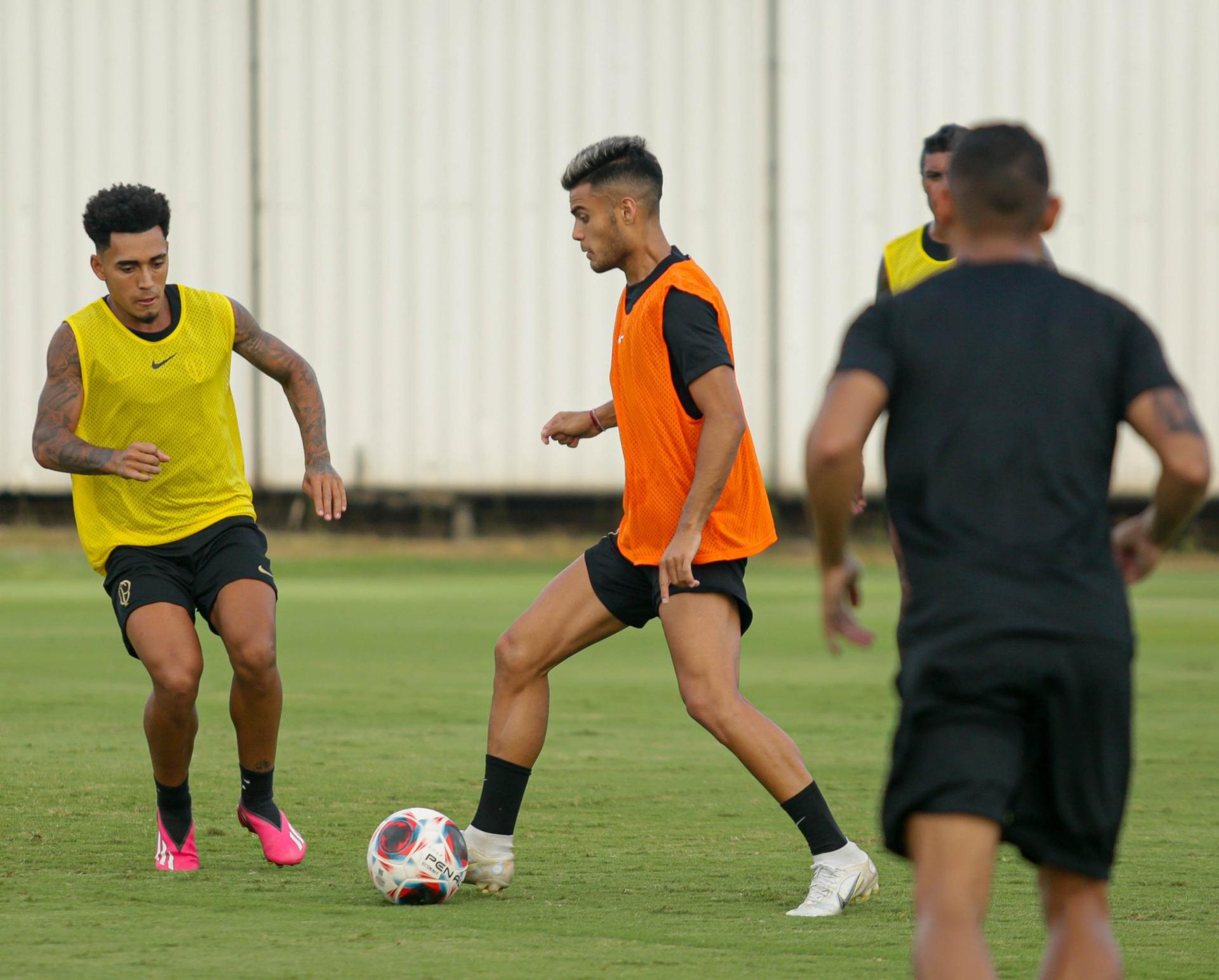 Fausto Vera, Du Queiroz e Paulinho - Treino Corinthians 02/03