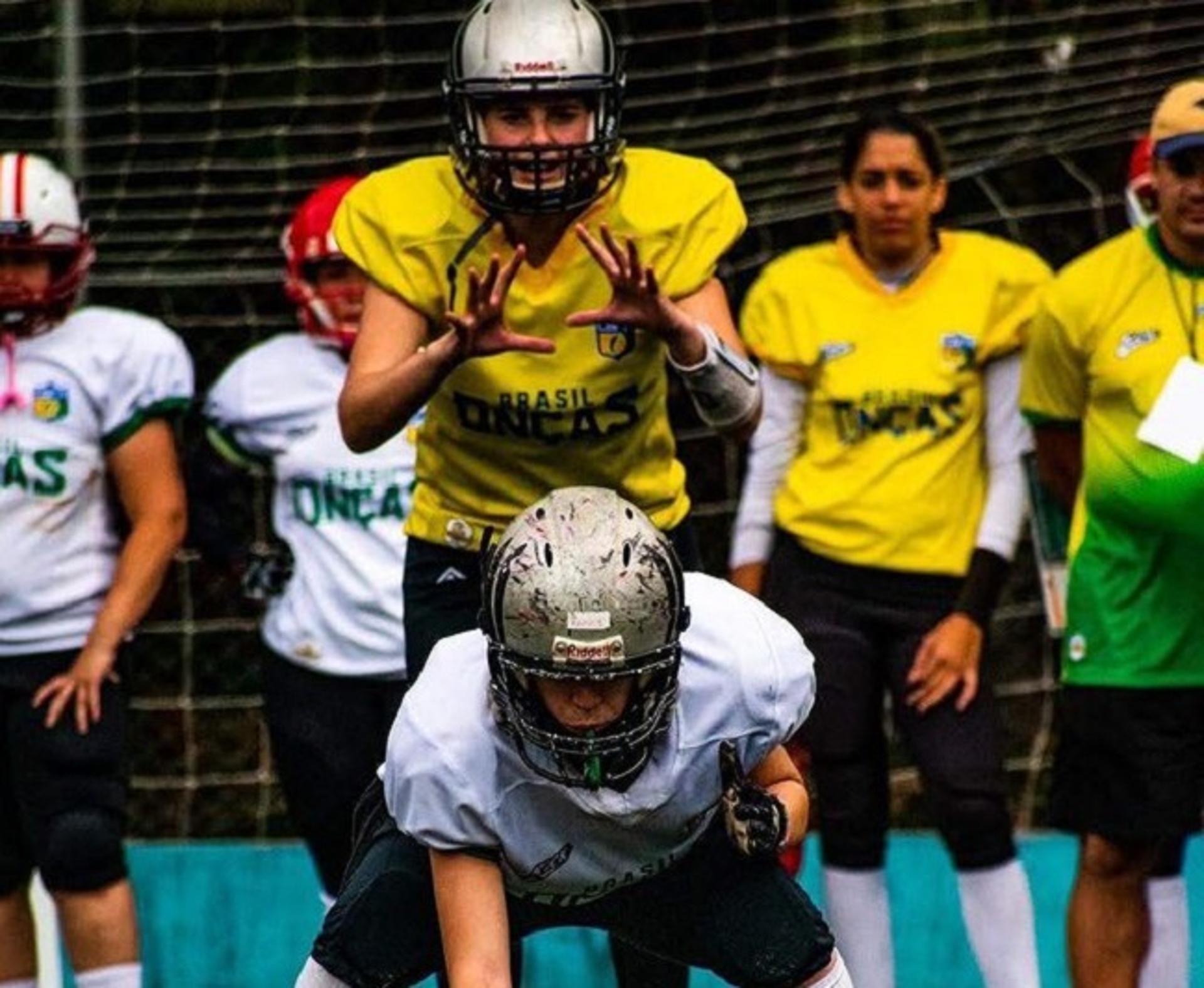 Quarterback Ester Alencar é um dos maiores nomes do FABR feminino