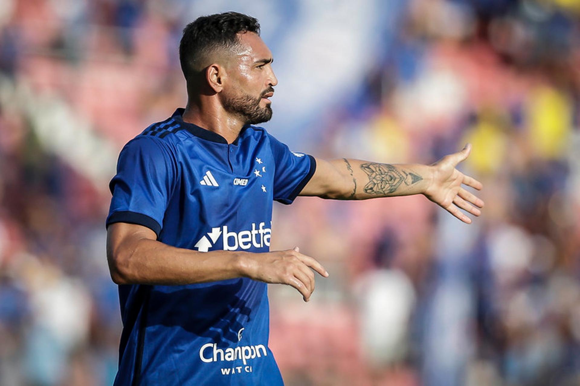 Atacante Gilberto ainda acredita na classificação do Cruzeiro para a final do Campeonato Mineiro