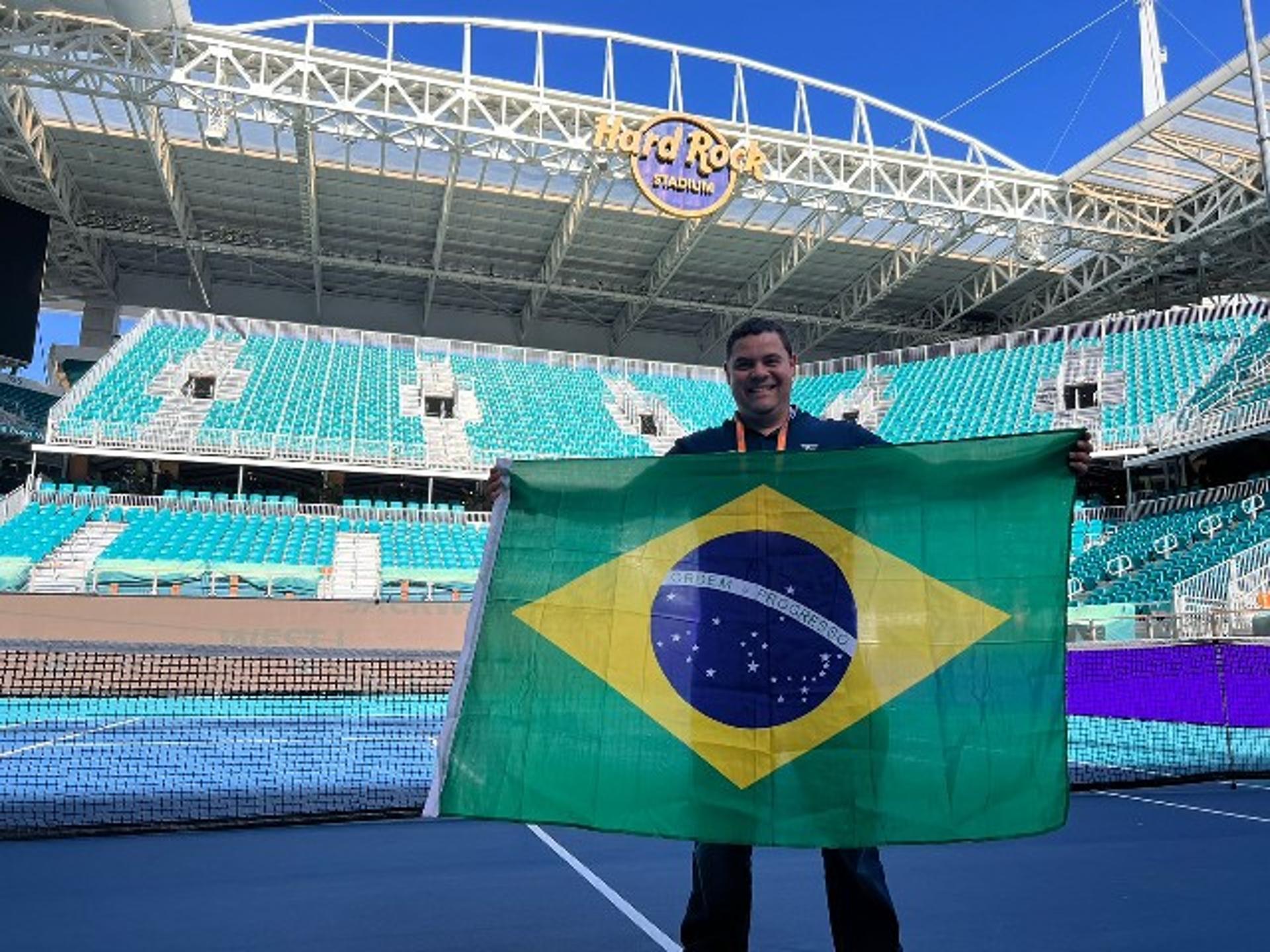 Marcelo Ferreira na quadra central do Hard Rock Stadium