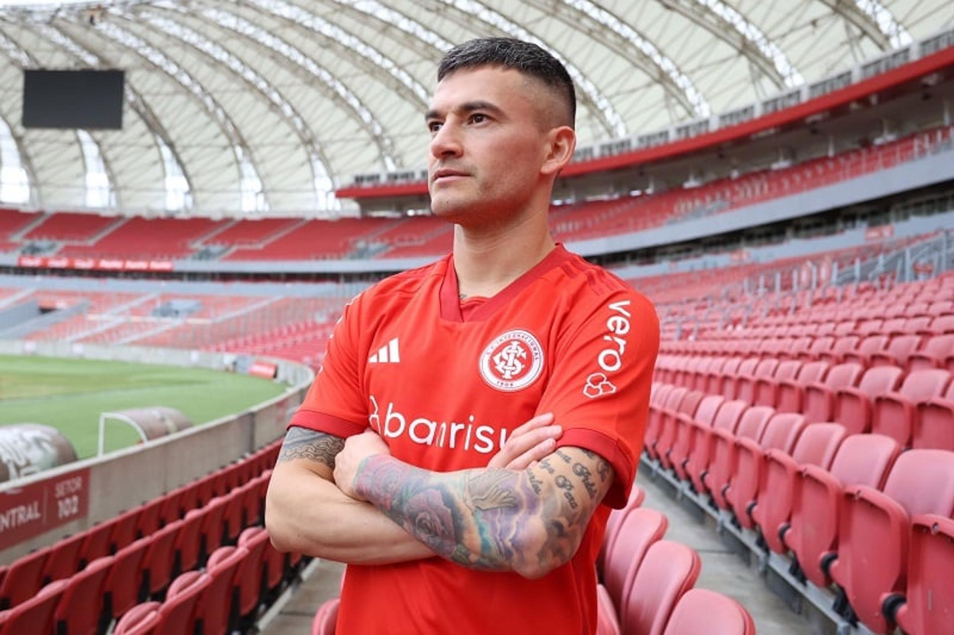 Charles Aránguiz - Internacional