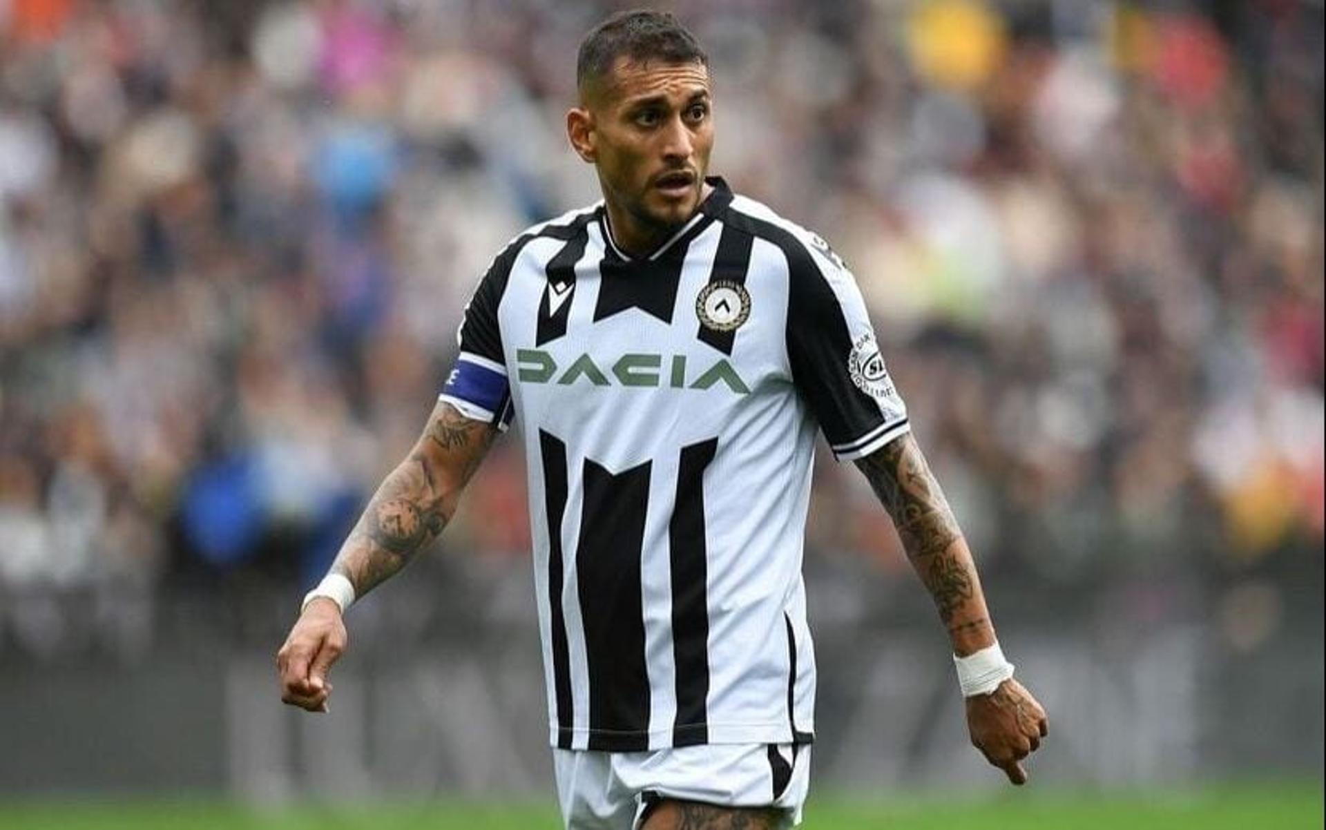 Roberto-Pereyra-Palmeiras-aspect-ratio-512-320